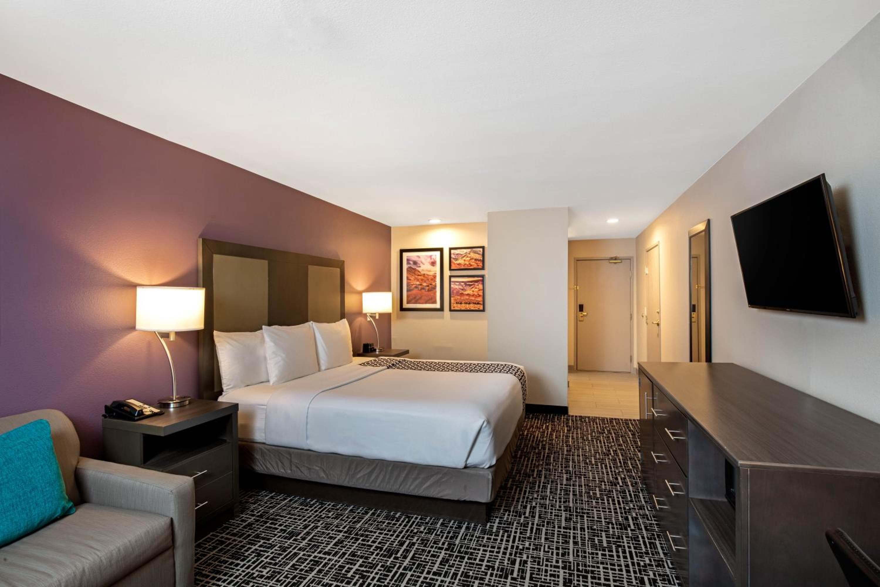 La Quinta Inn & Suites by Wyndham Las Vegas Nellis — 17