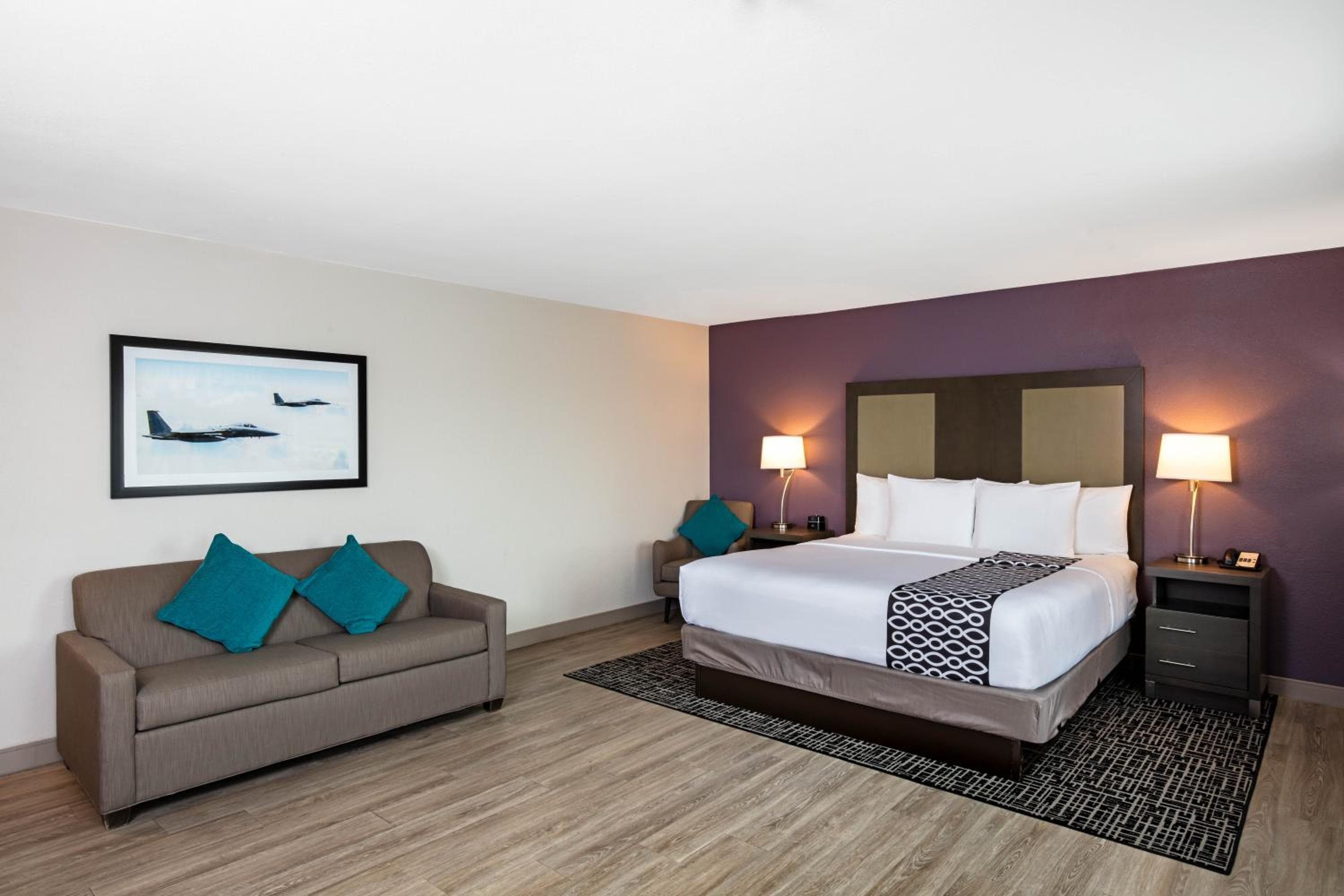 La Quinta Inn & Suites by Wyndham Las Vegas Nellis — 28