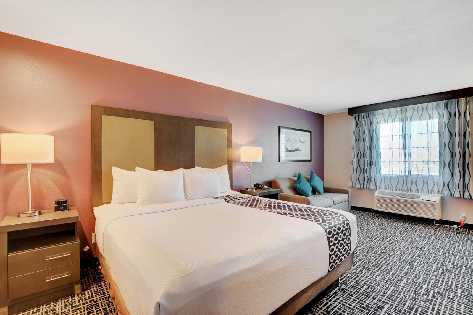 La Quinta Inn & Suites by Wyndham Las Vegas Nellis — 8