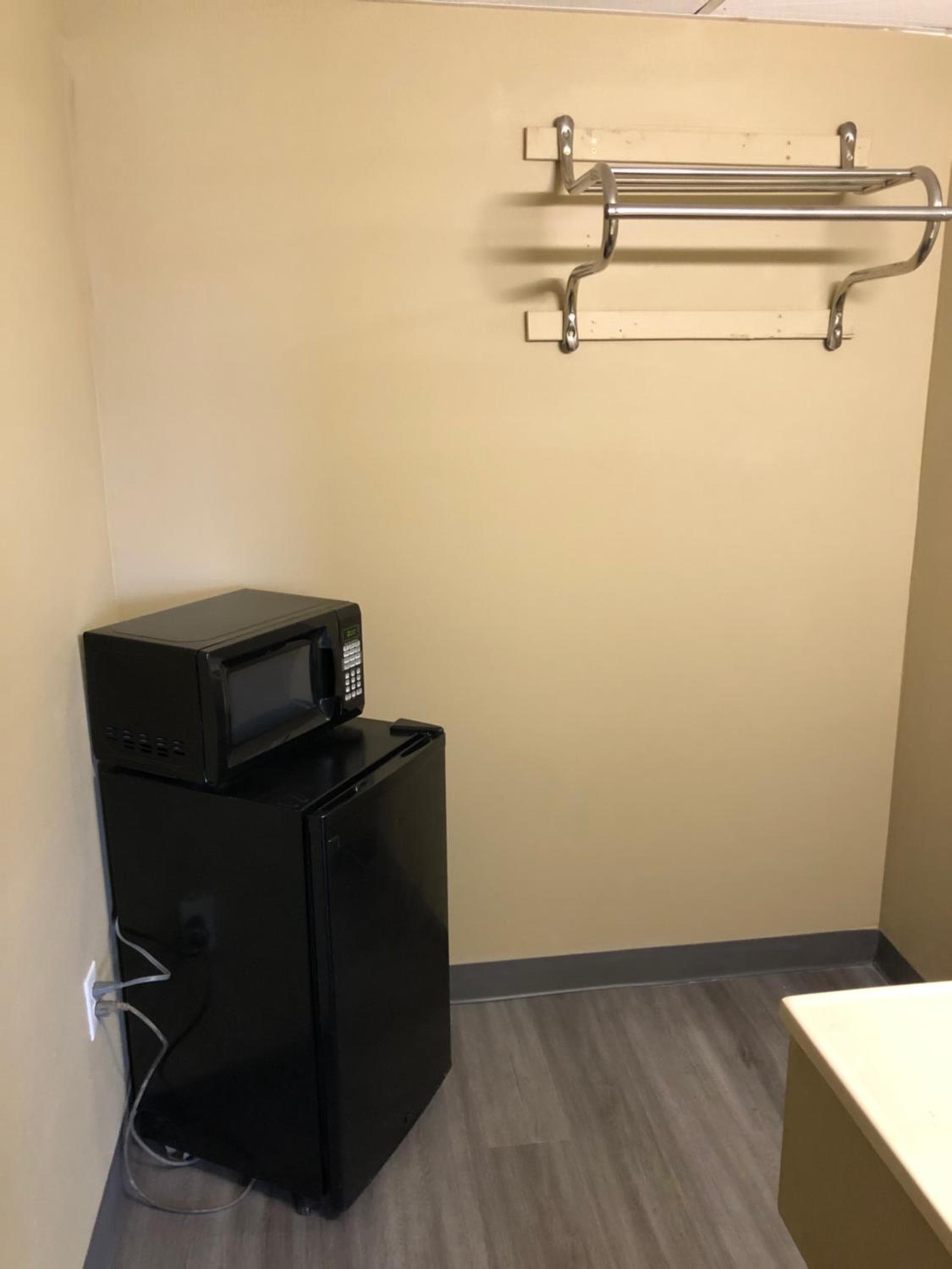 Deluxe Inn & Suites By OYO Miami OK — 12