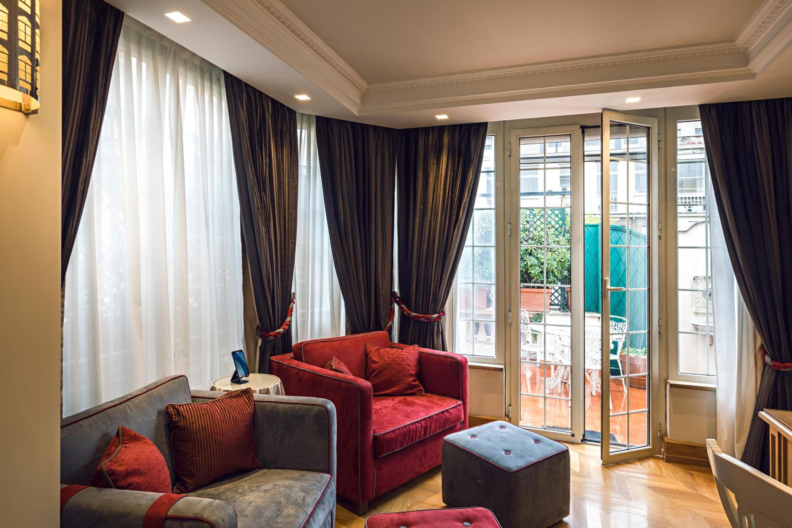Das Britannia Hotel — 12