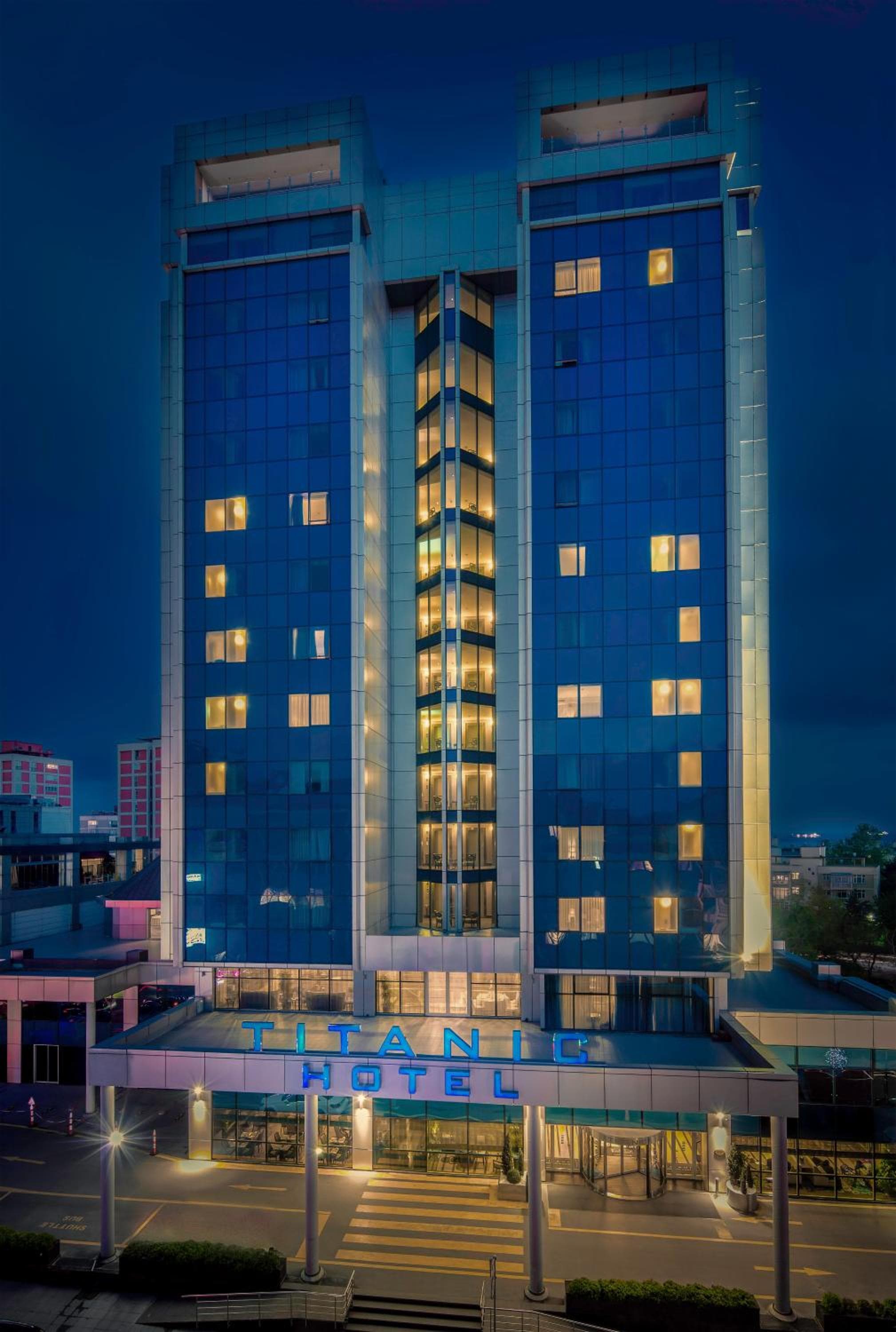 Titanic Port Bakirkoy — 1