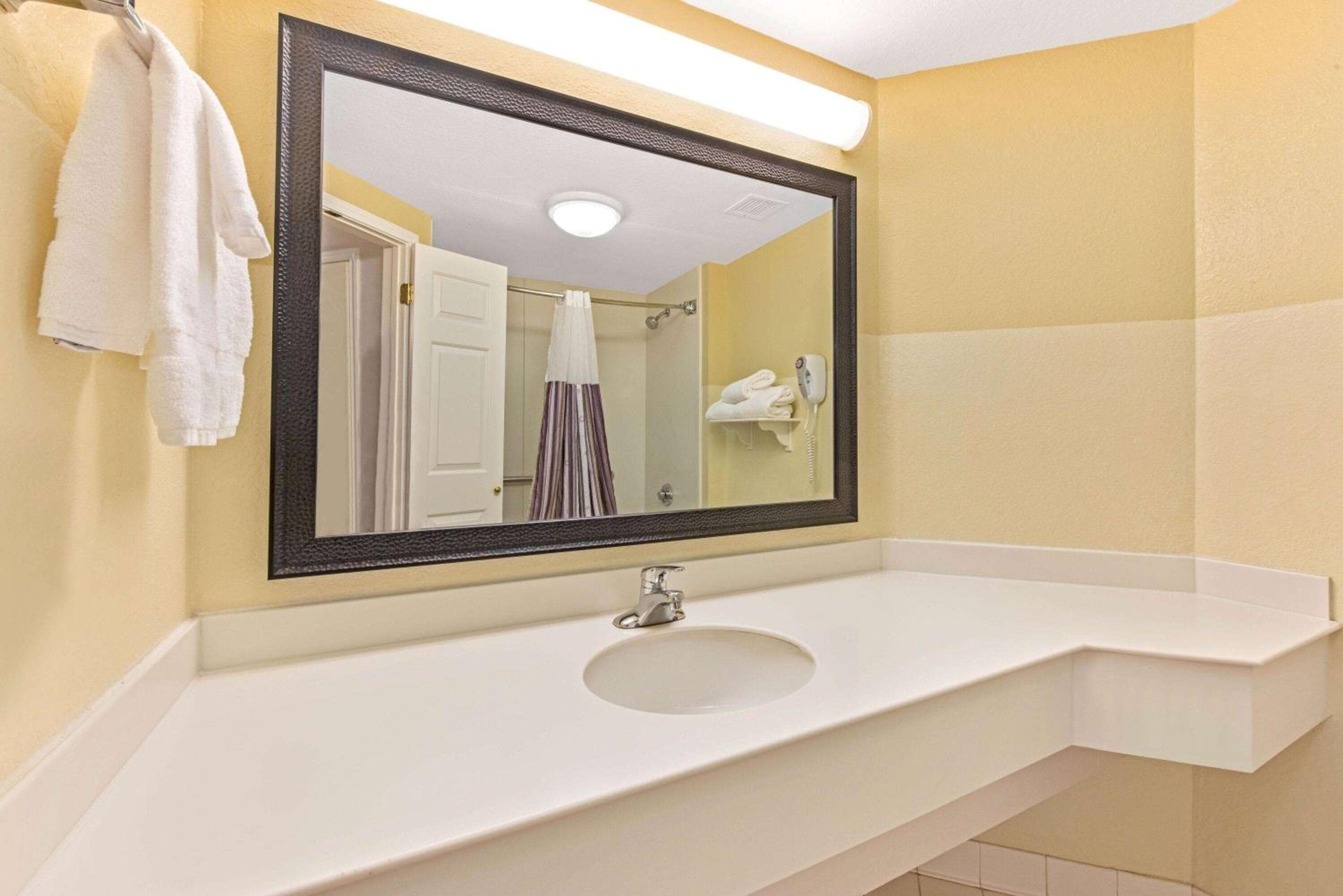 La Quinta by Wyndham USF (cerca de Busch Gardens) — 30