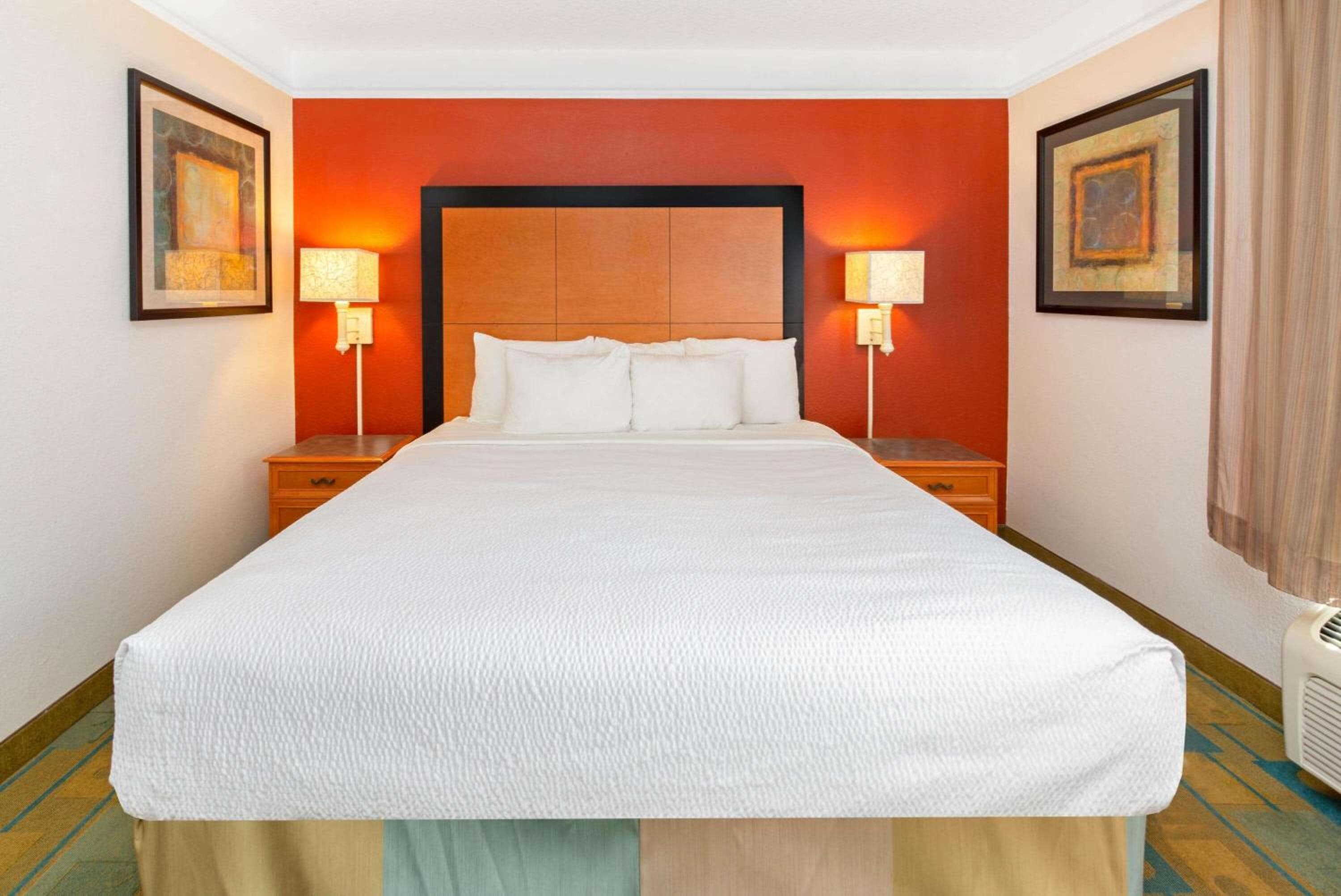 La Quinta by Wyndham USF (Near Busch Gardens) — 16
