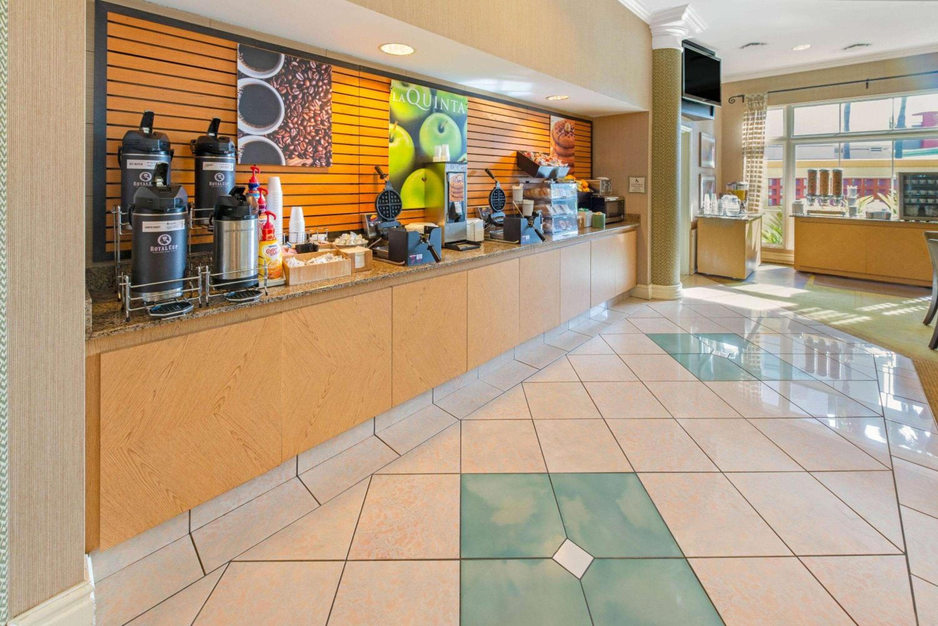 La Quinta by Wyndham USF (Near Busch Gardens) — 25