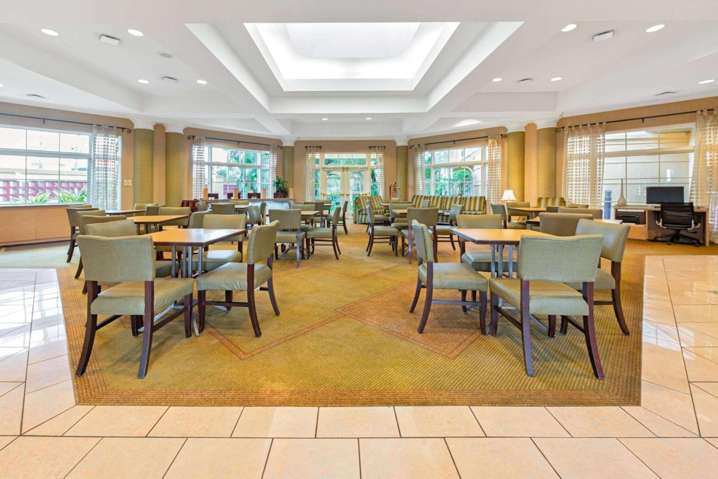 La Quinta by Wyndham USF (Near Busch Gardens) — 24