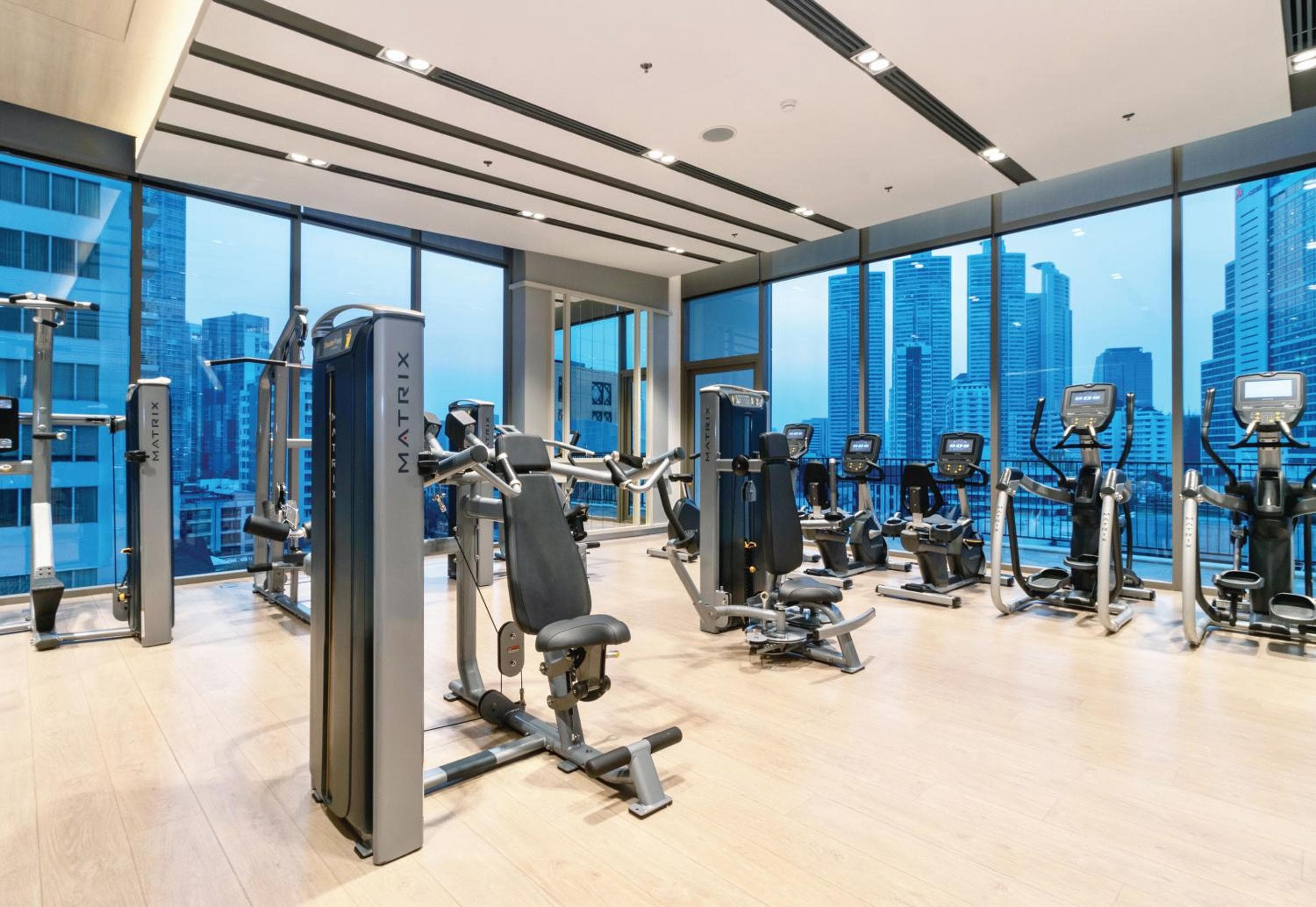 Oakwood Suites Bangkok — 14