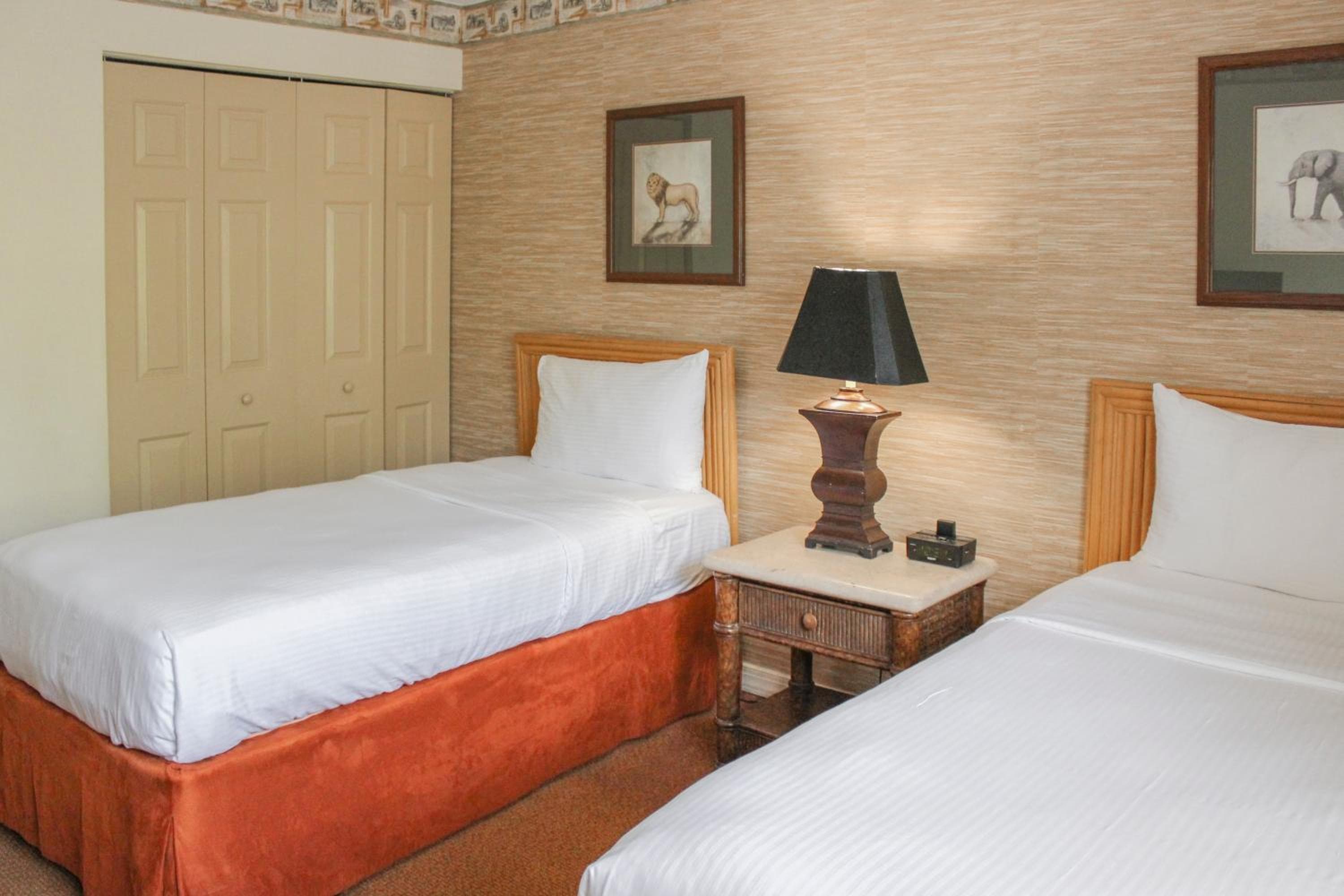 Resort Internacional Parkway — 15