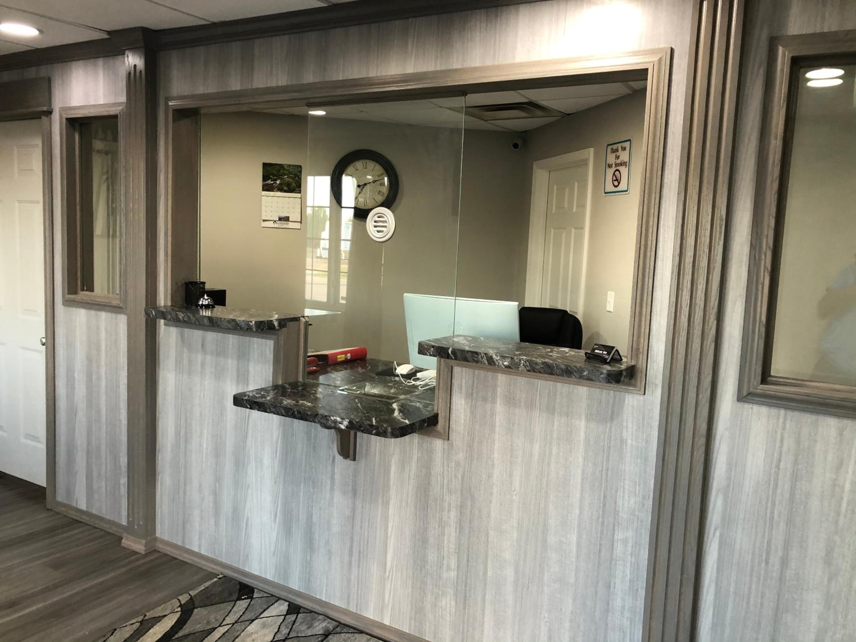 Deluxe Inn & Suites By OYO Miami OK — 4