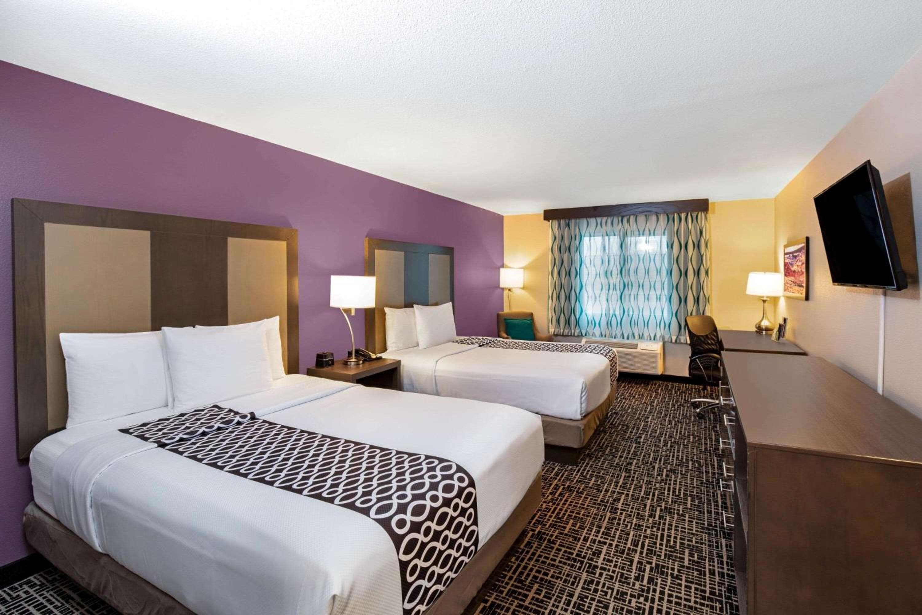 La Quinta Inn & Suites by Wyndham Las Vegas Nellis — 10