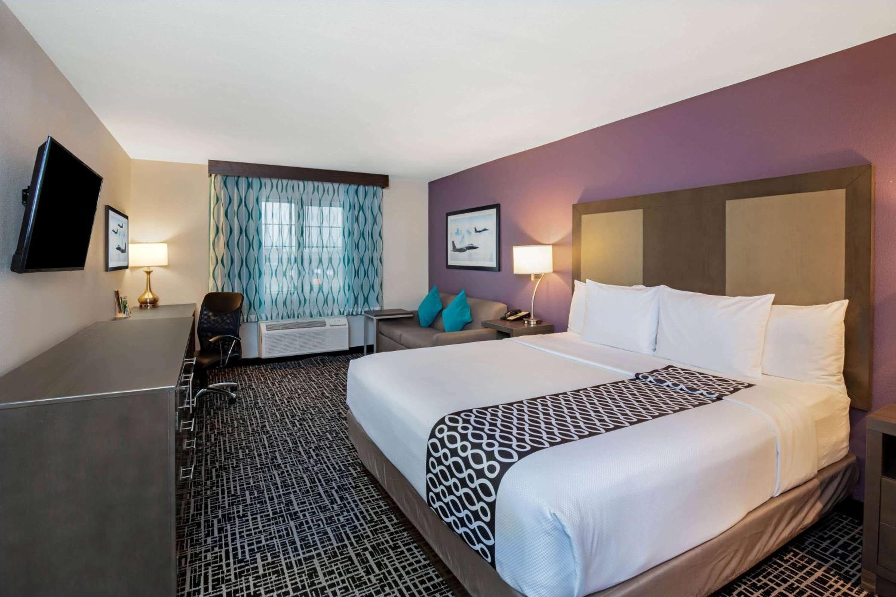 La Quinta Inn & Suites by Wyndham Las Vegas Nellis — 21