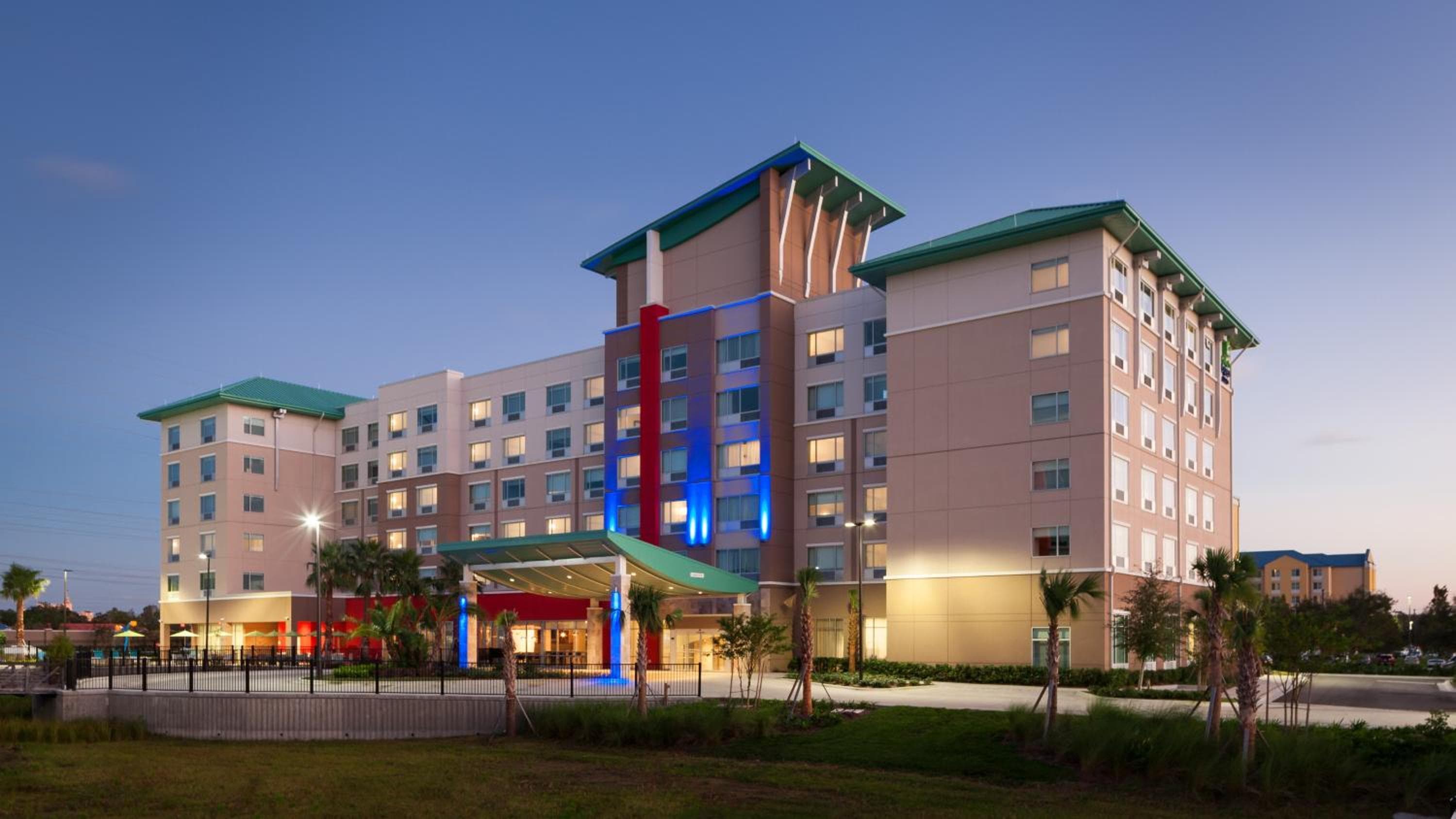Holiday Inn Express & Suites - Orlando Al Seaworld, un hotel IHG — 1