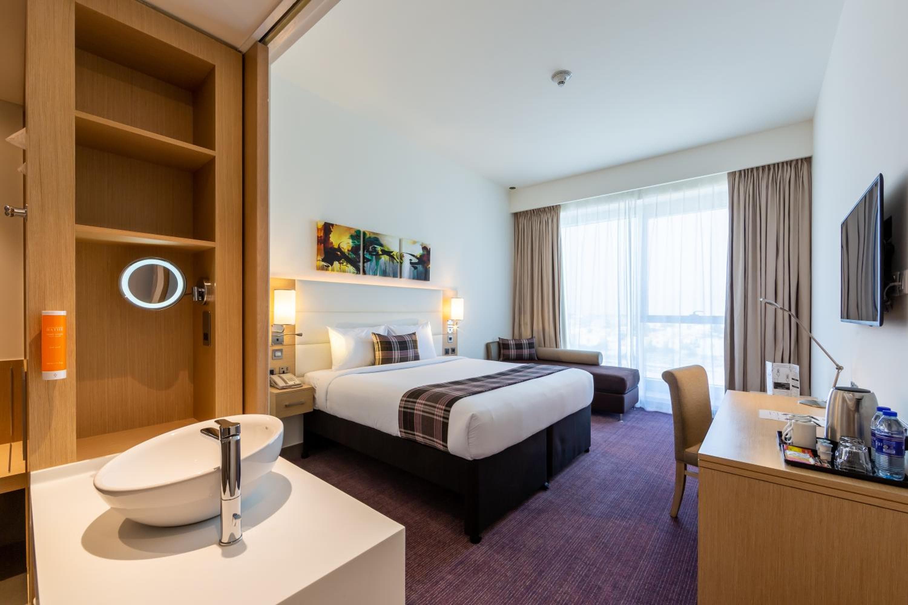 Premier Inn Dubai Dragon Mart — 10