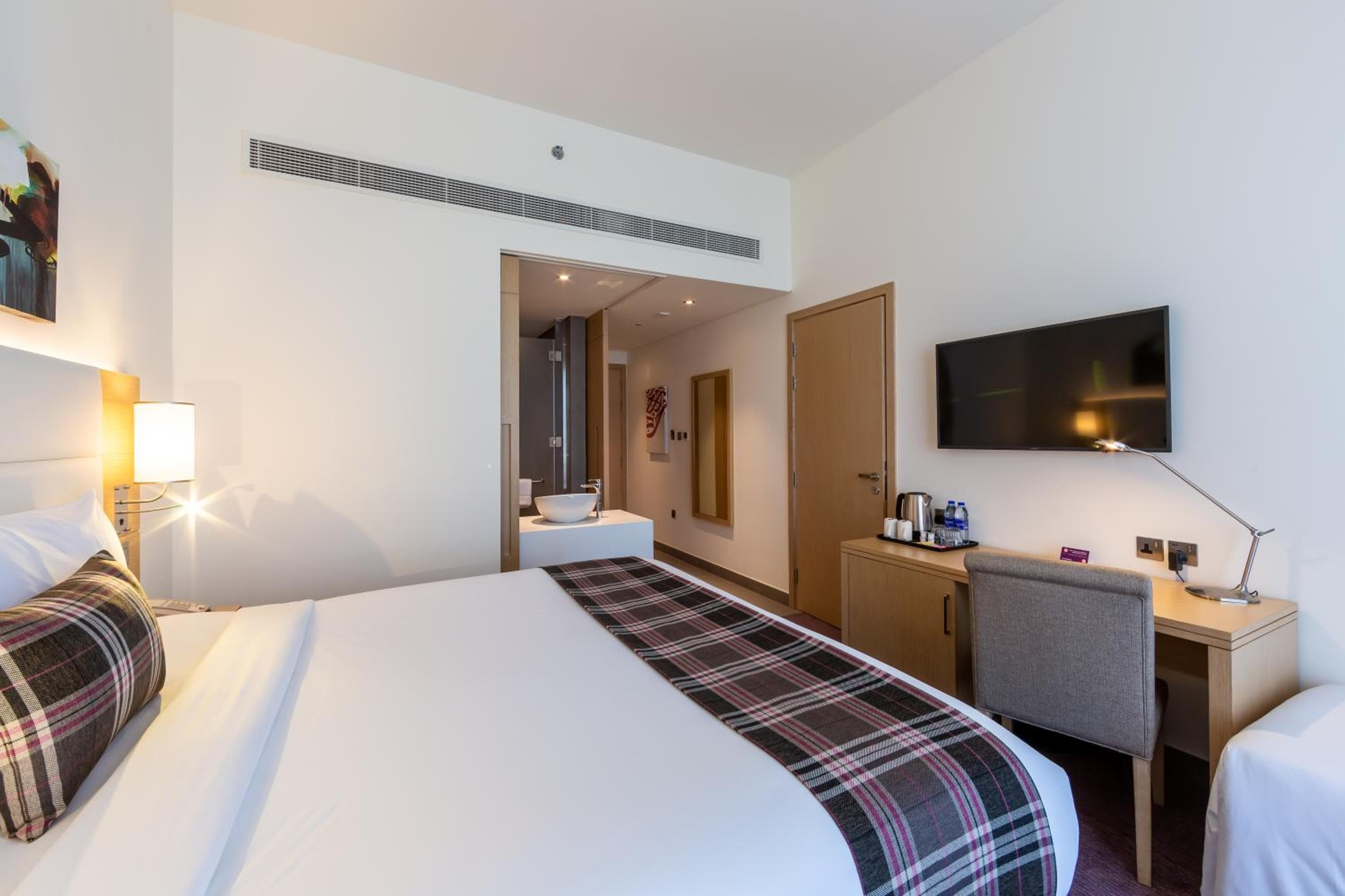 Premier Inn Dubai Dragon Mart — 18