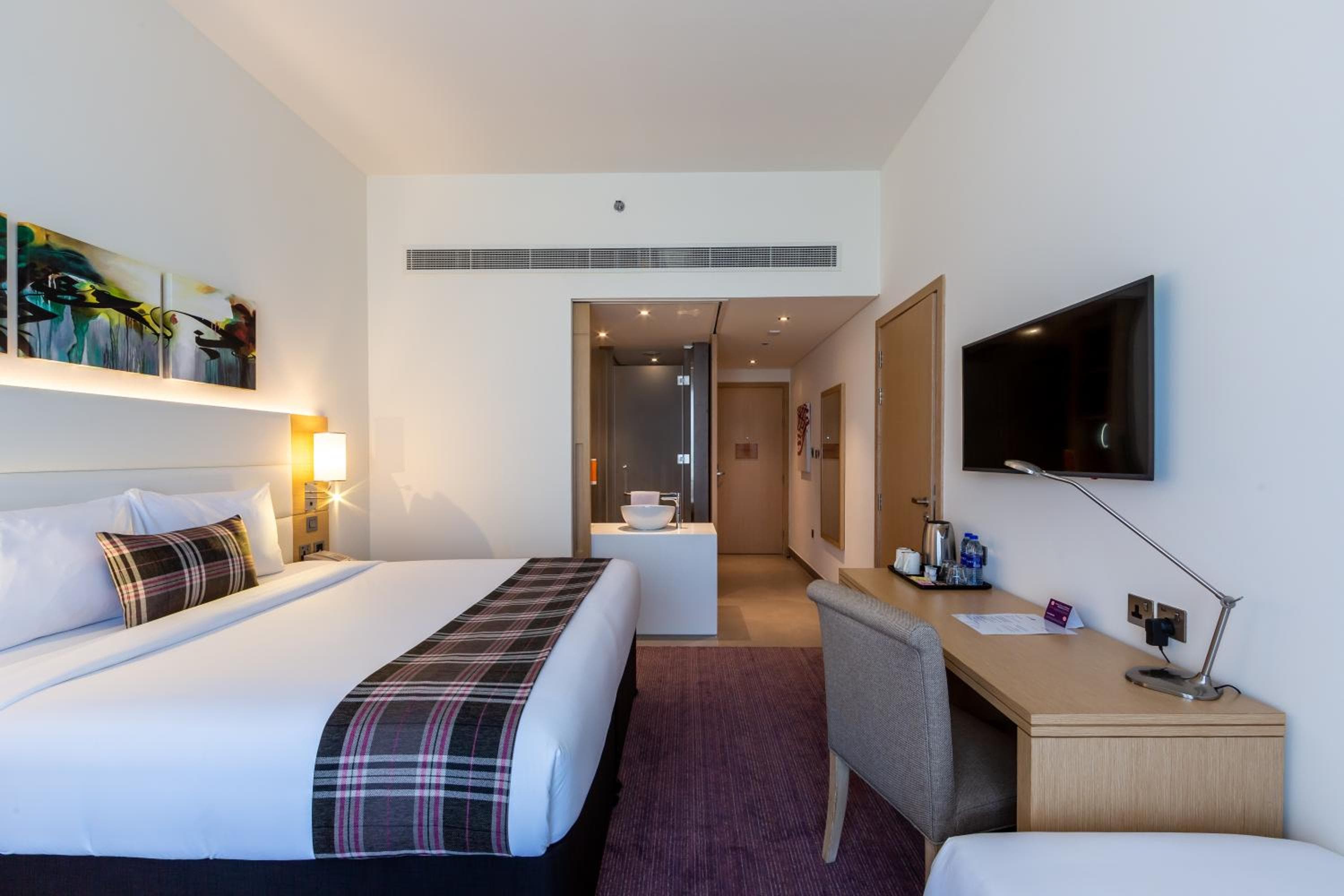 Premier Inn Dubai Dragon Mart — 20