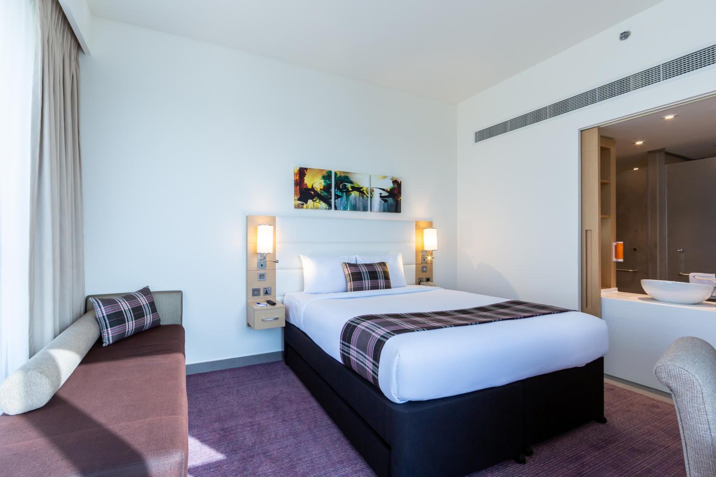 Premier Inn Dubai Dragon Mart — 12