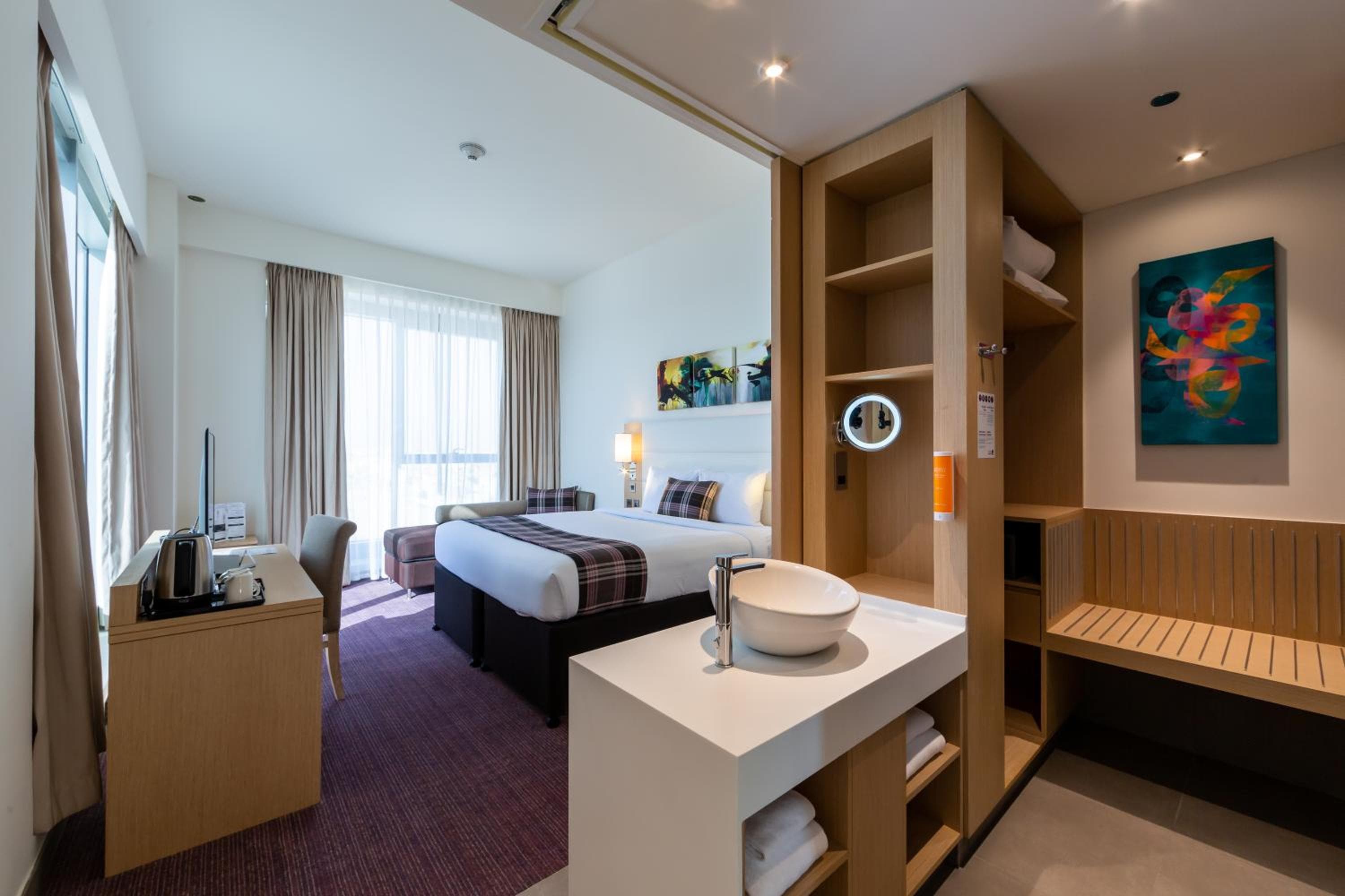 Premier Inn Dubai Dragon Mart — 11