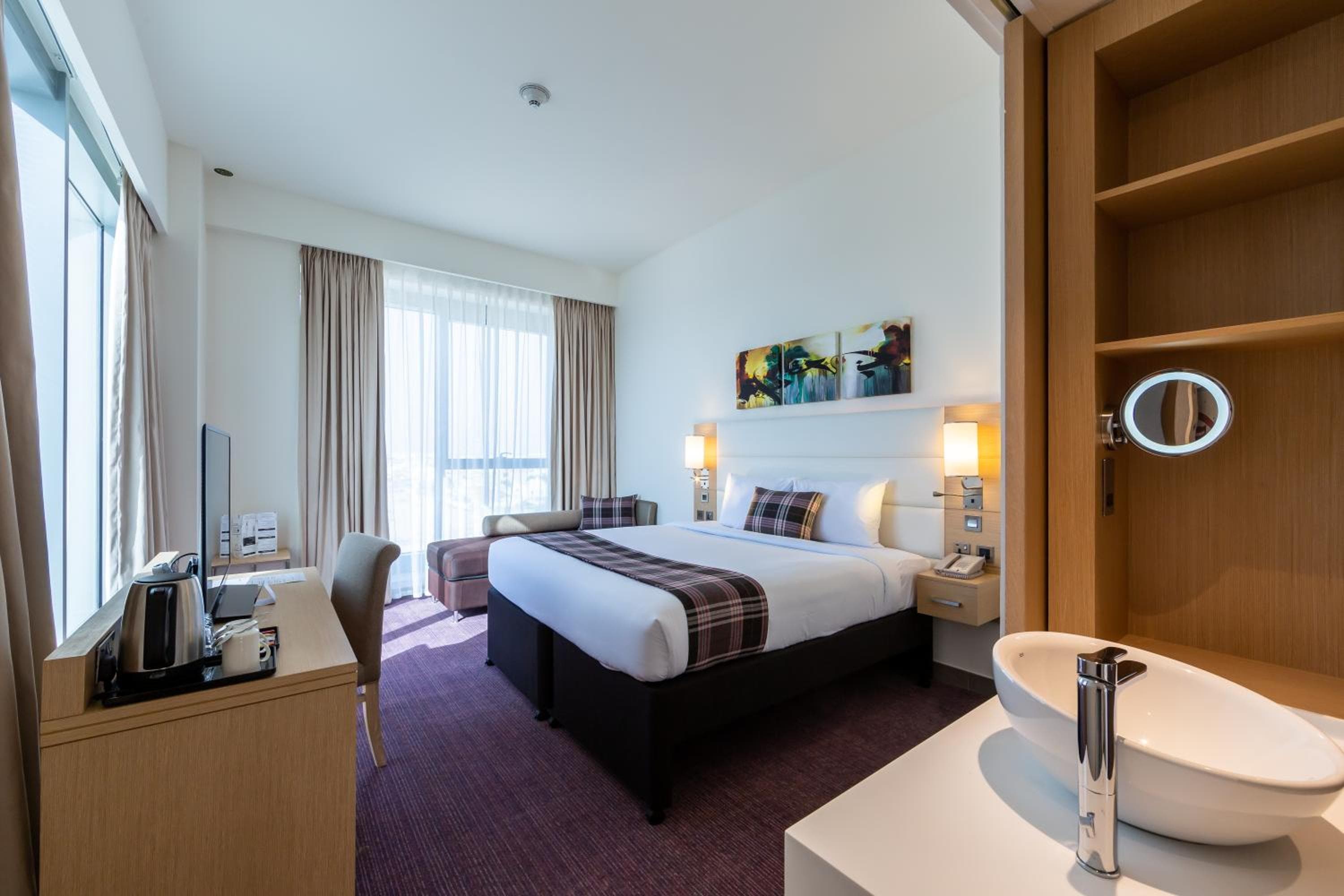 Premier Inn Dubai Dragon Mart — 14