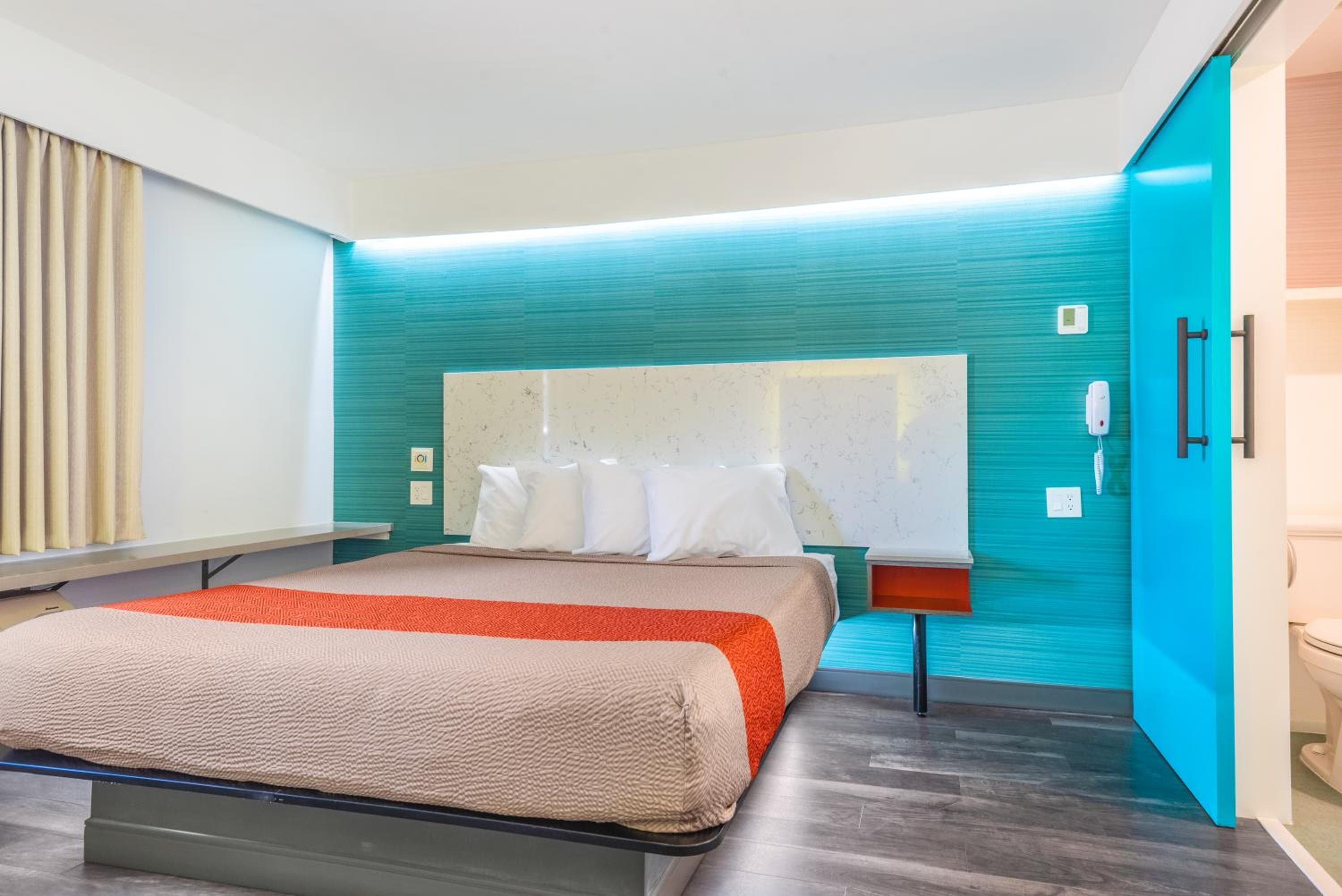 Solo Motel Broadway — 9