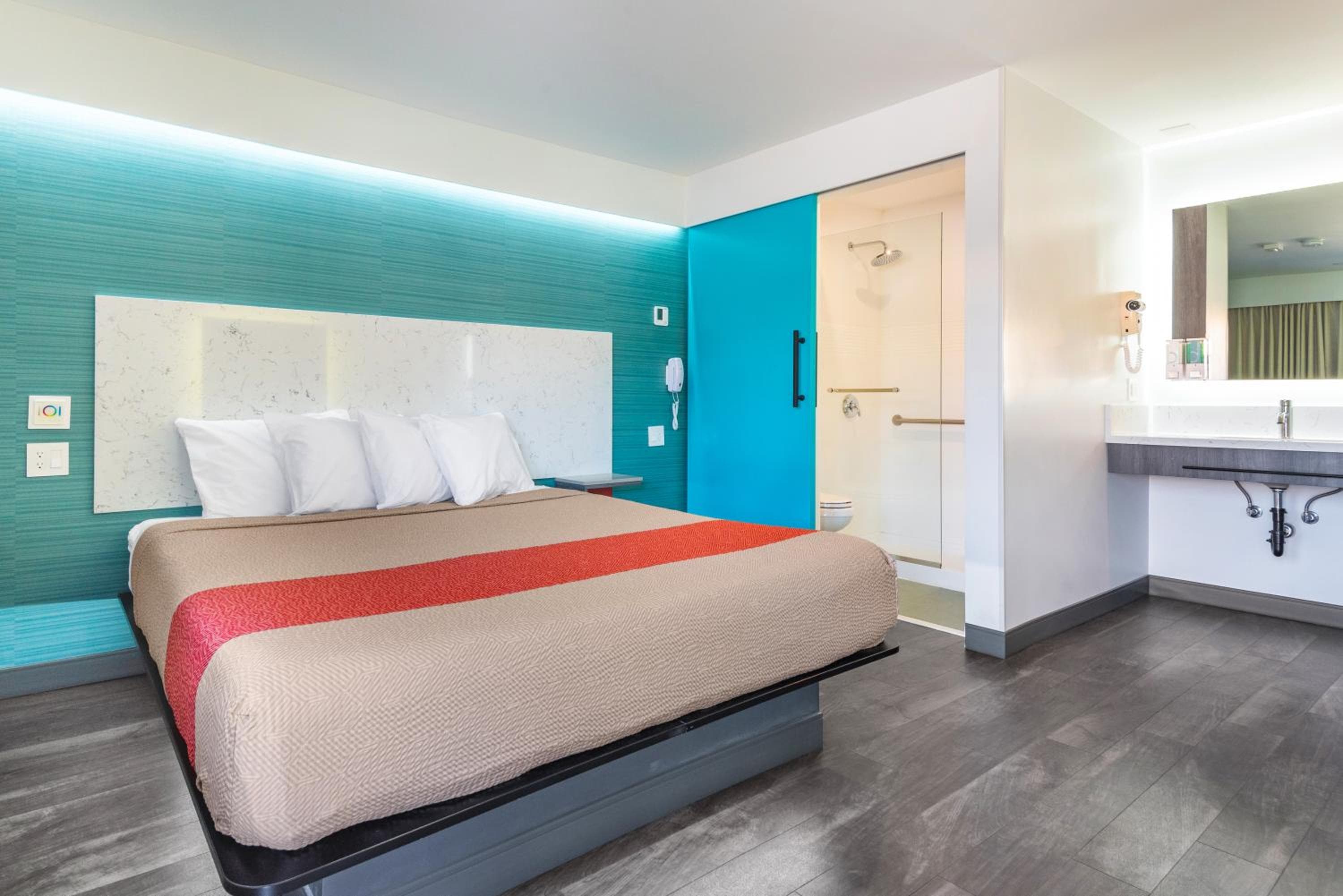 Solo Motel Broadway — 11