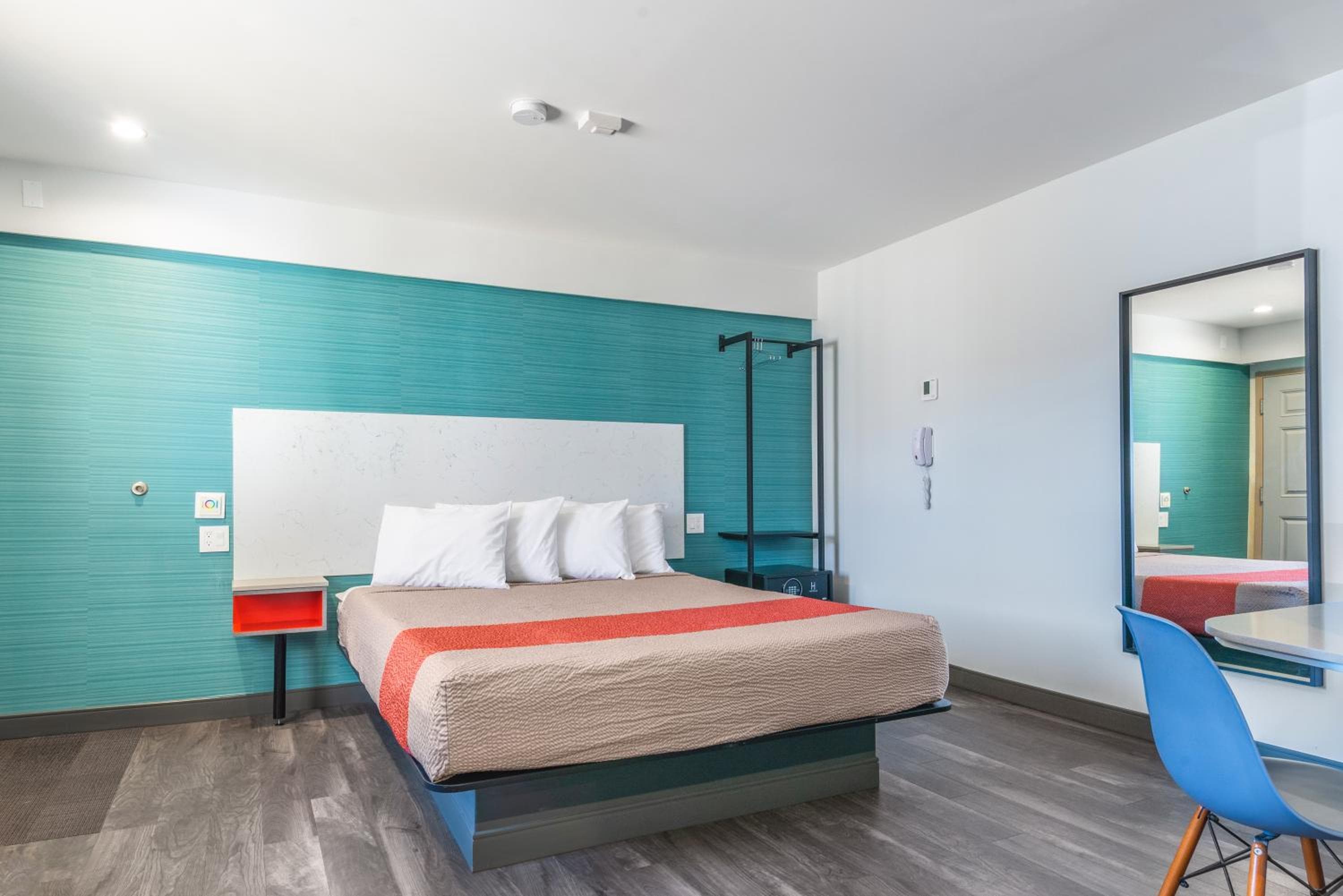 Solo Motel Broadway — 13