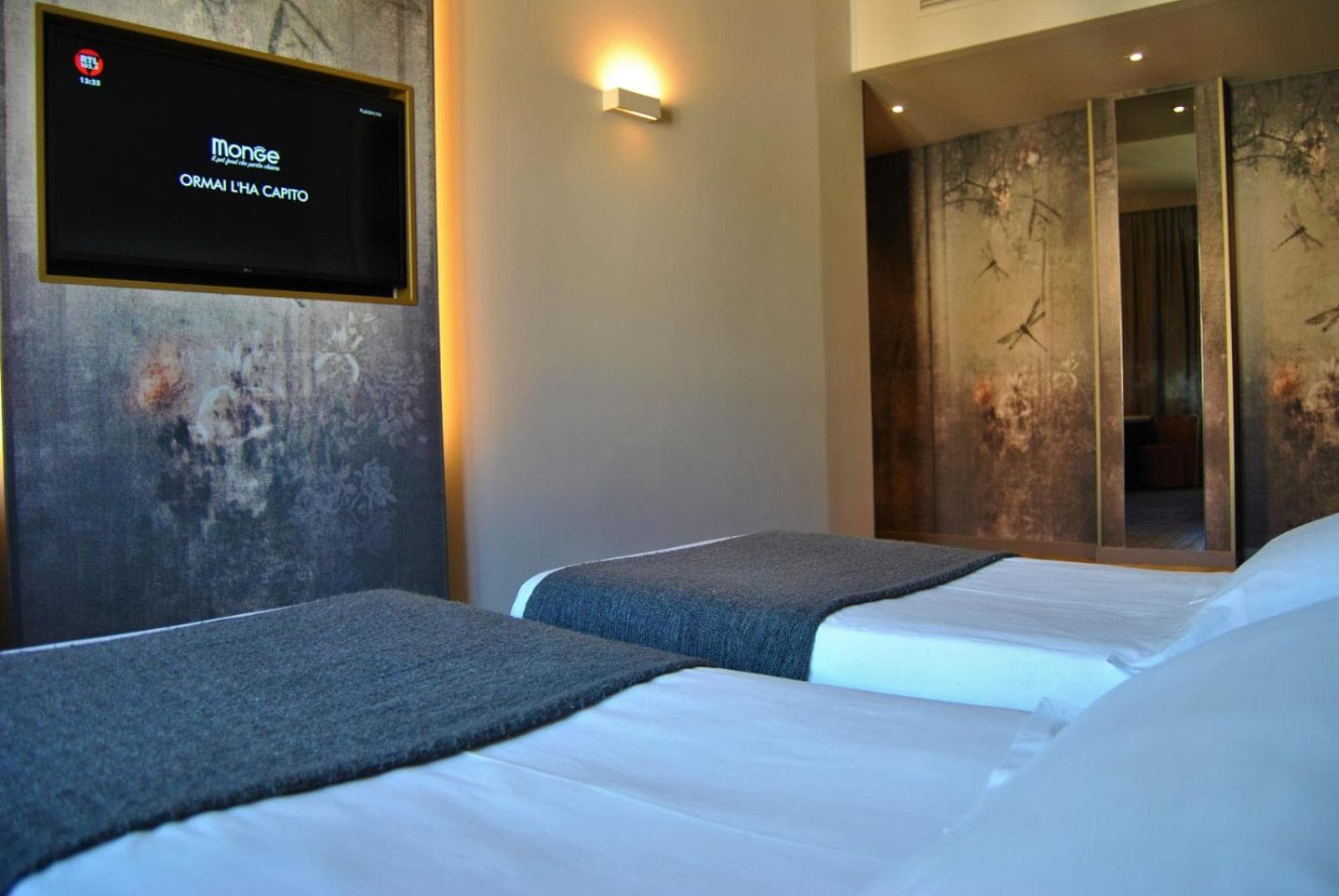 Mokinba Hotel King — 23