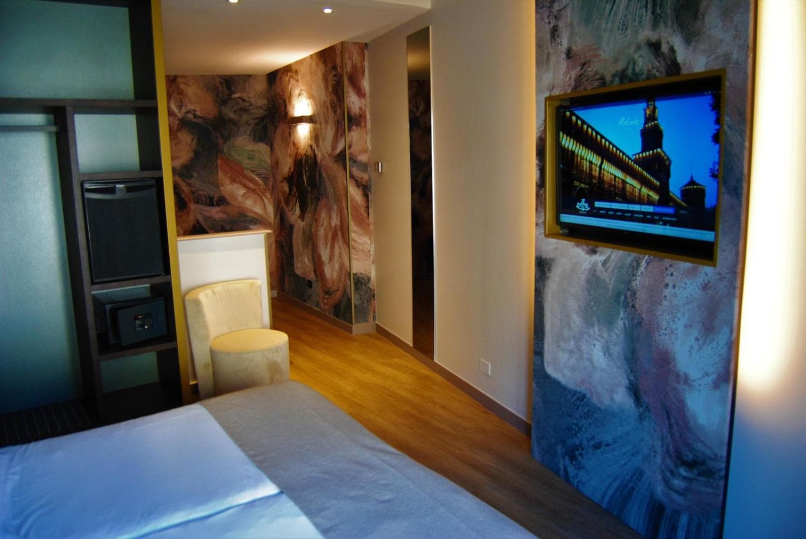 Mokinba Hotel King — 25