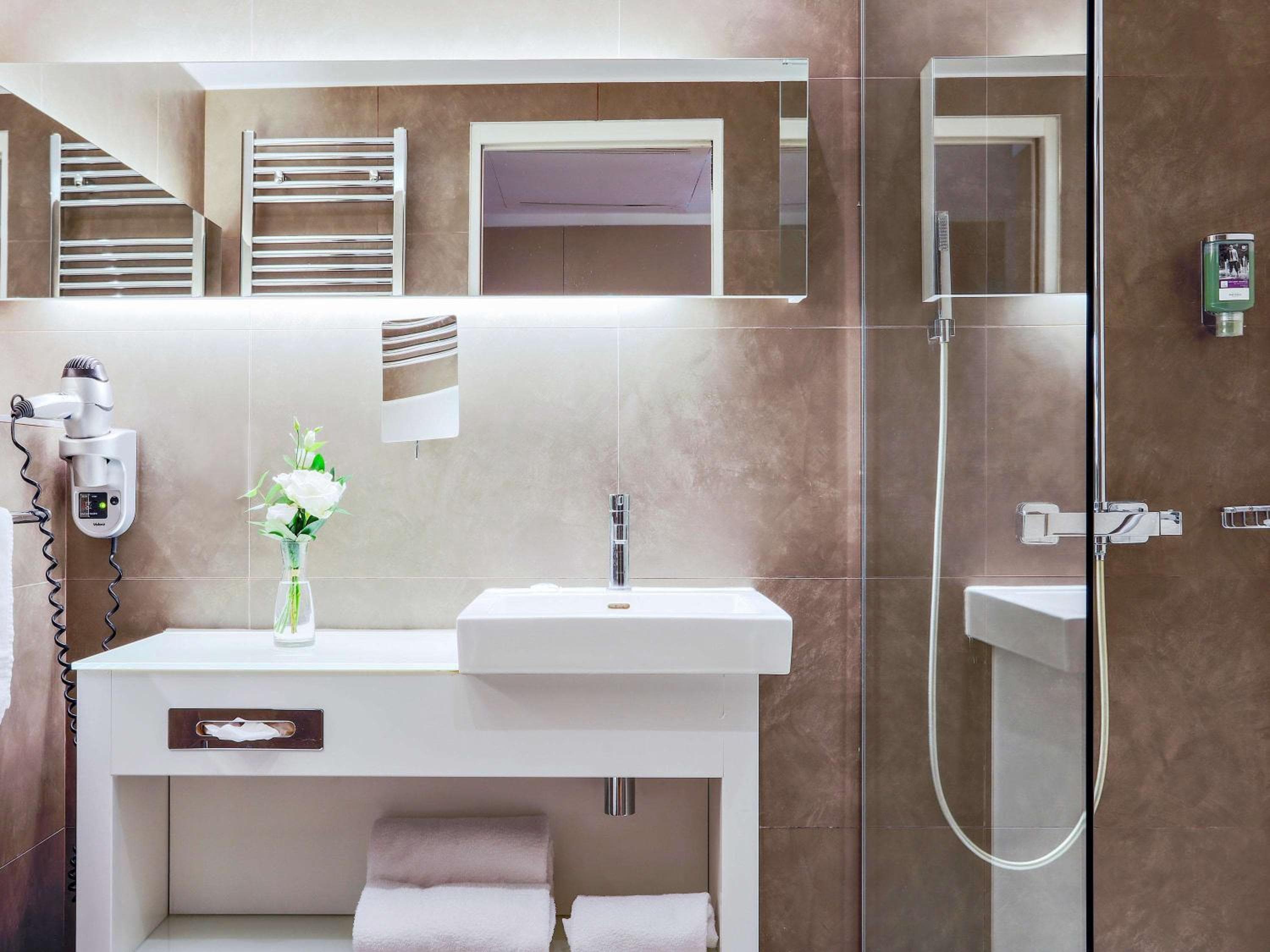 Mercure Paris Vaugirard Porte De Versailles — 14