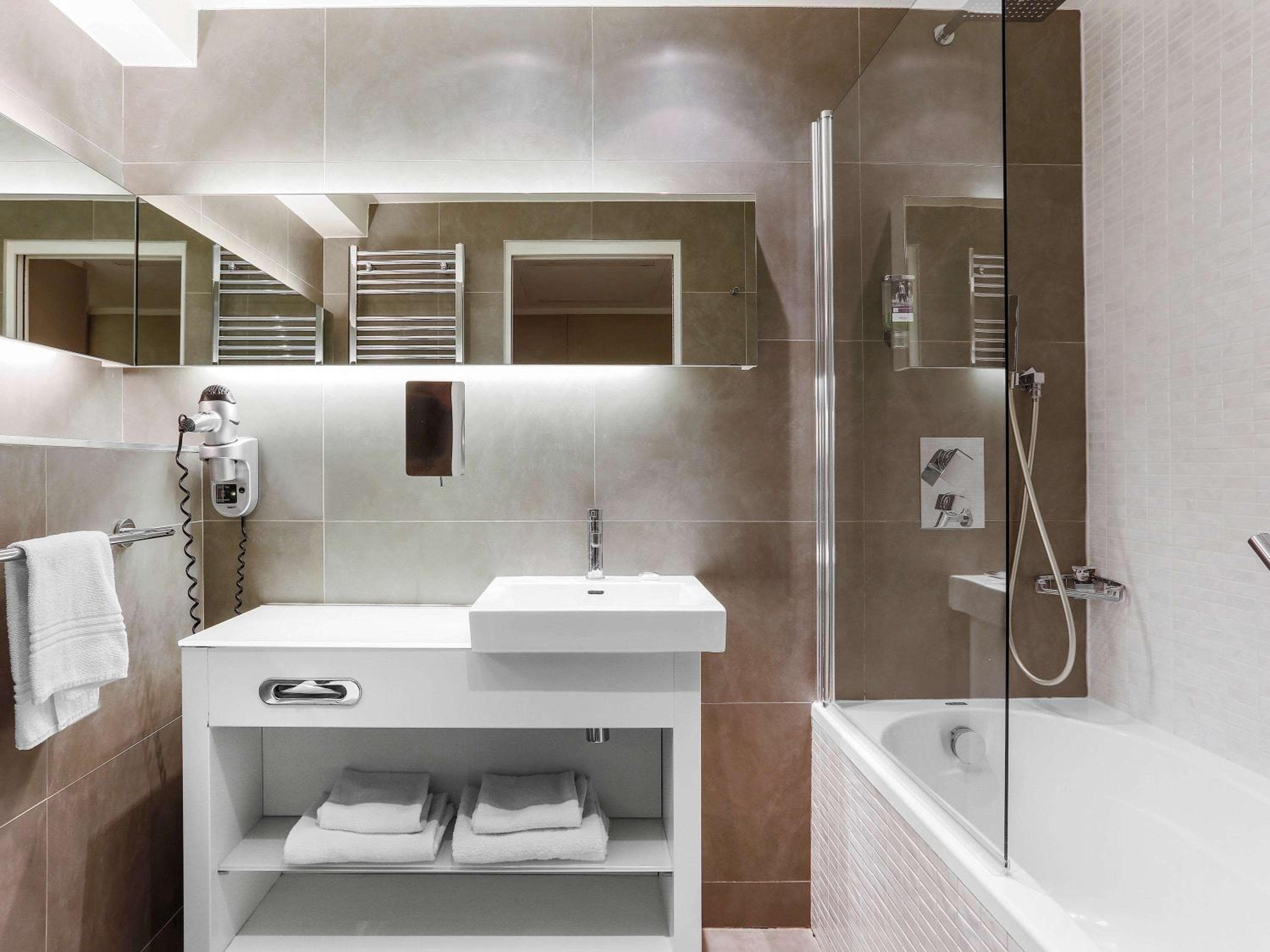Mercure Paris Vaugirard Porte De Versailles — 16