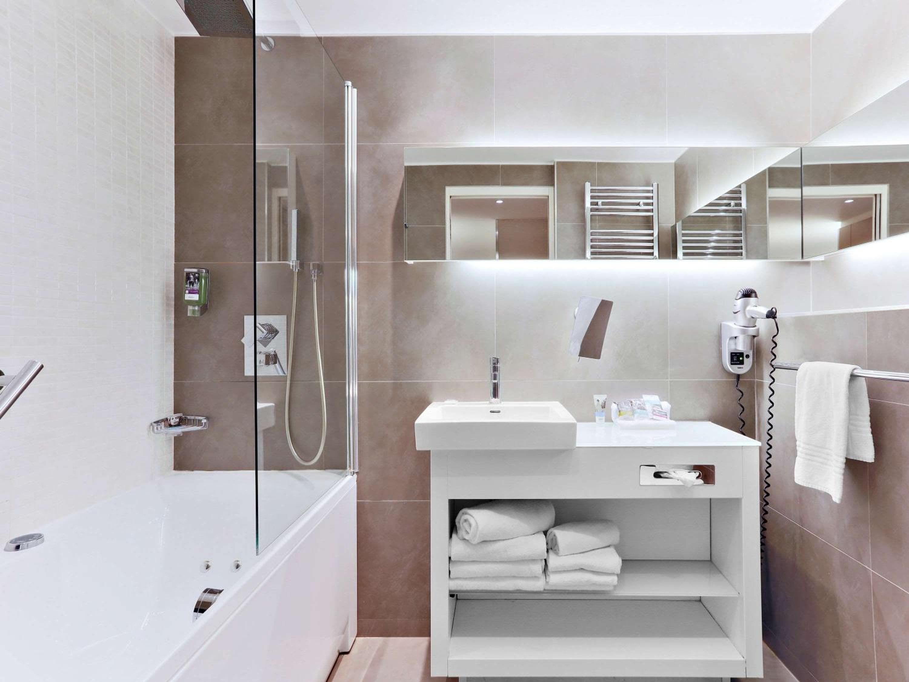 Mercure Paris Vaugirard Porte De Versailles — 17