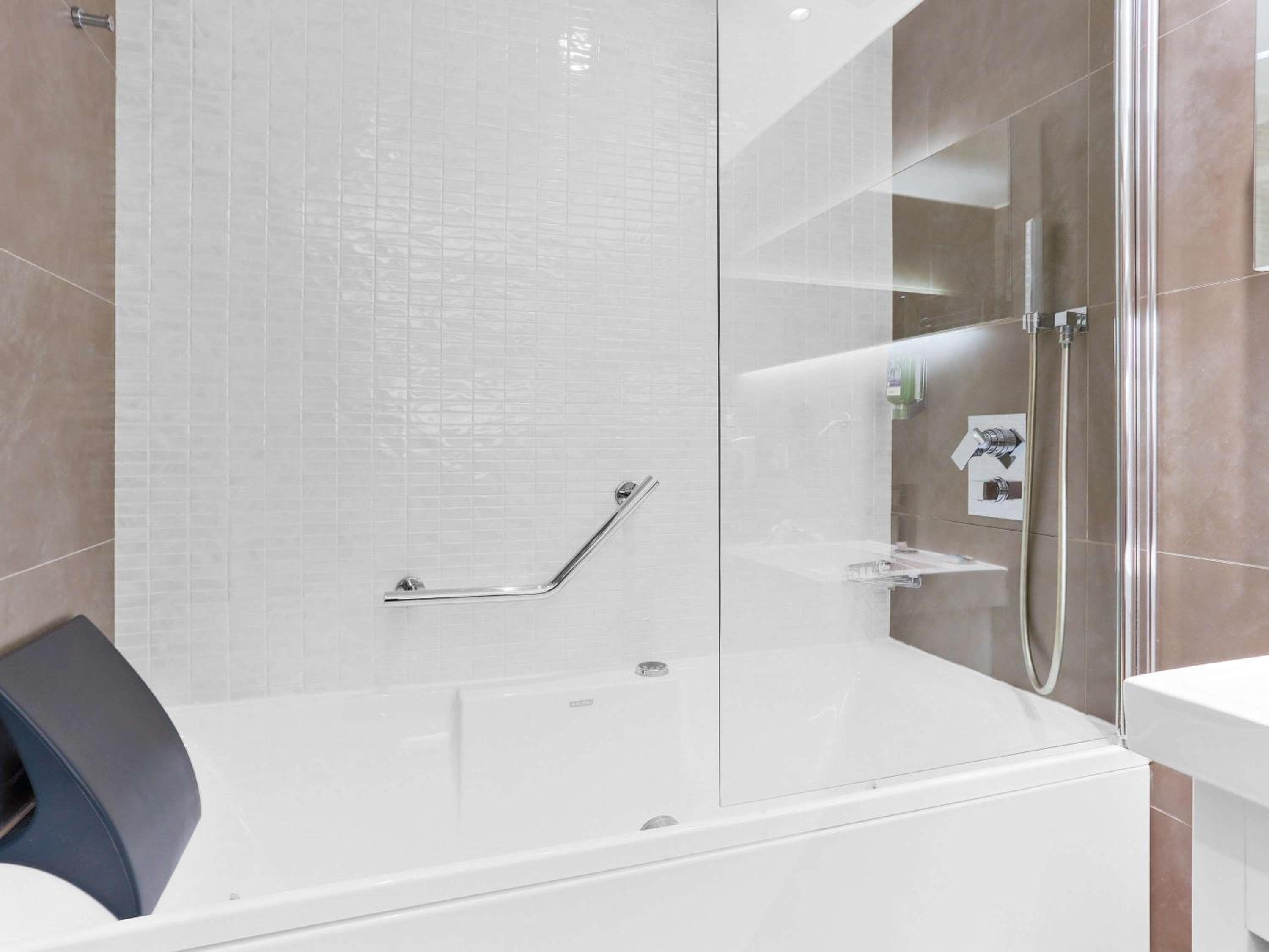 Mercure Paris Vaugirard Porte De Versailles — 18