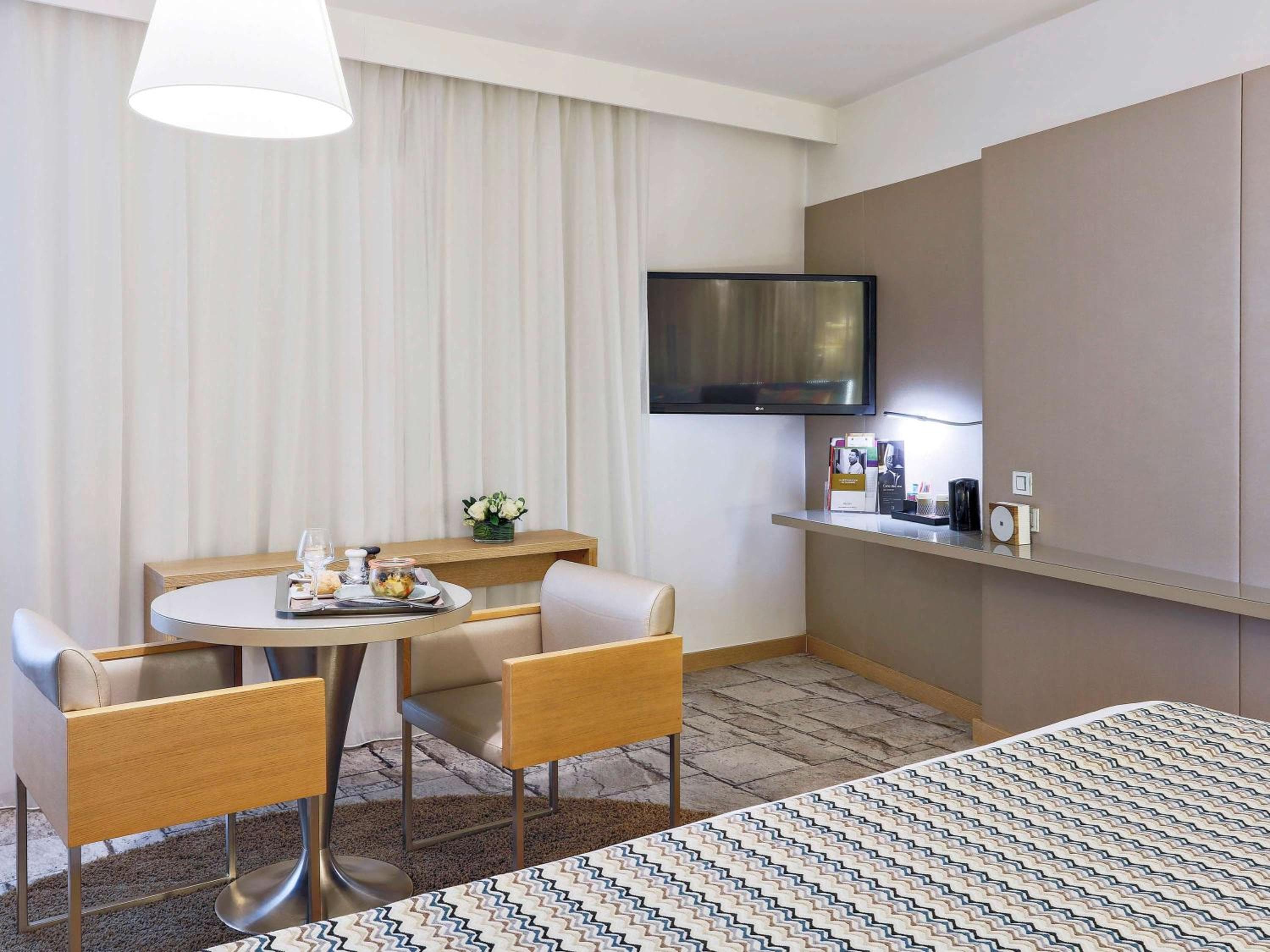 Mercure Paris Vaugirard Porte De Versailles — 18