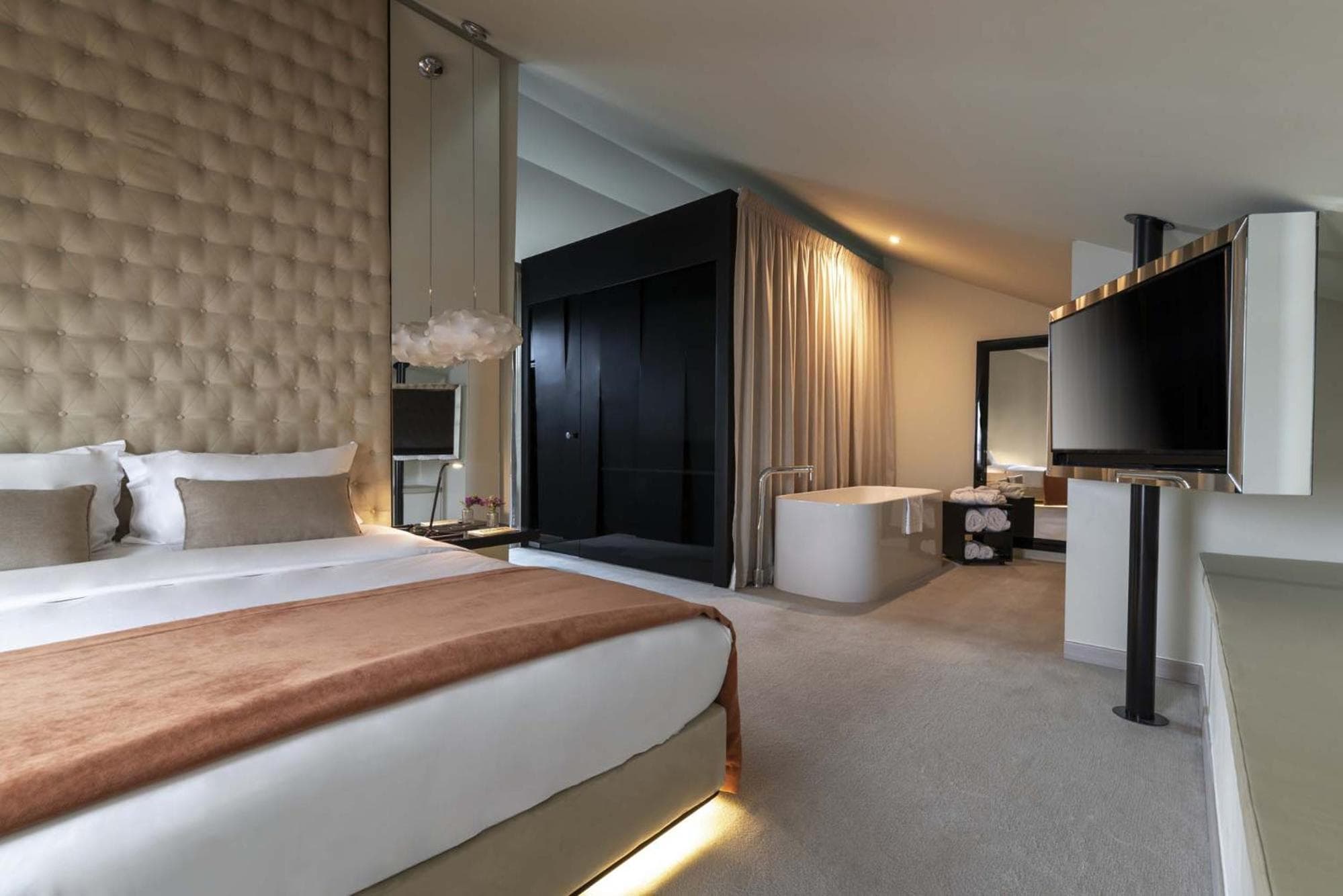 9Hotel Mercy — 18