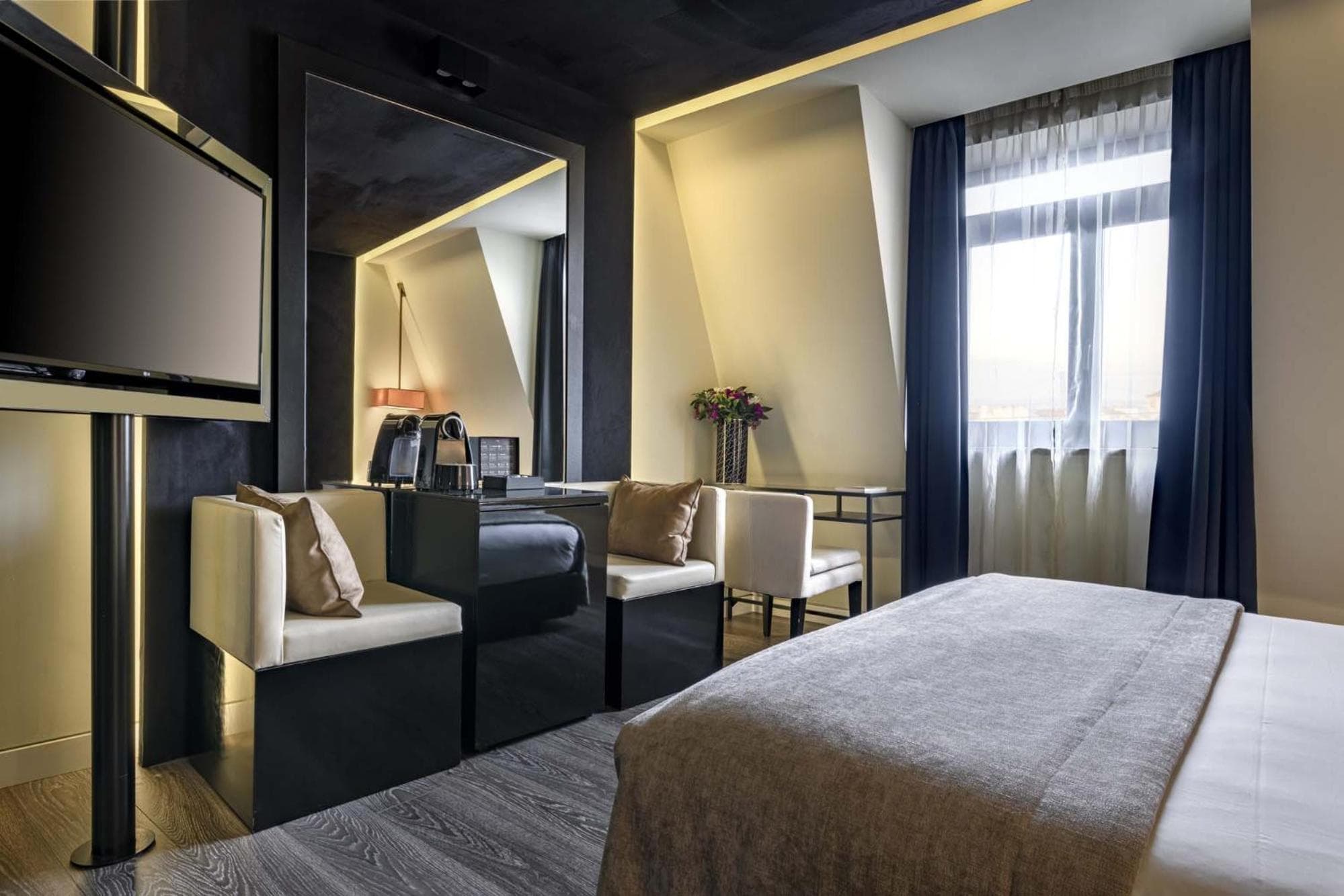 9Hotel Mercy — 12