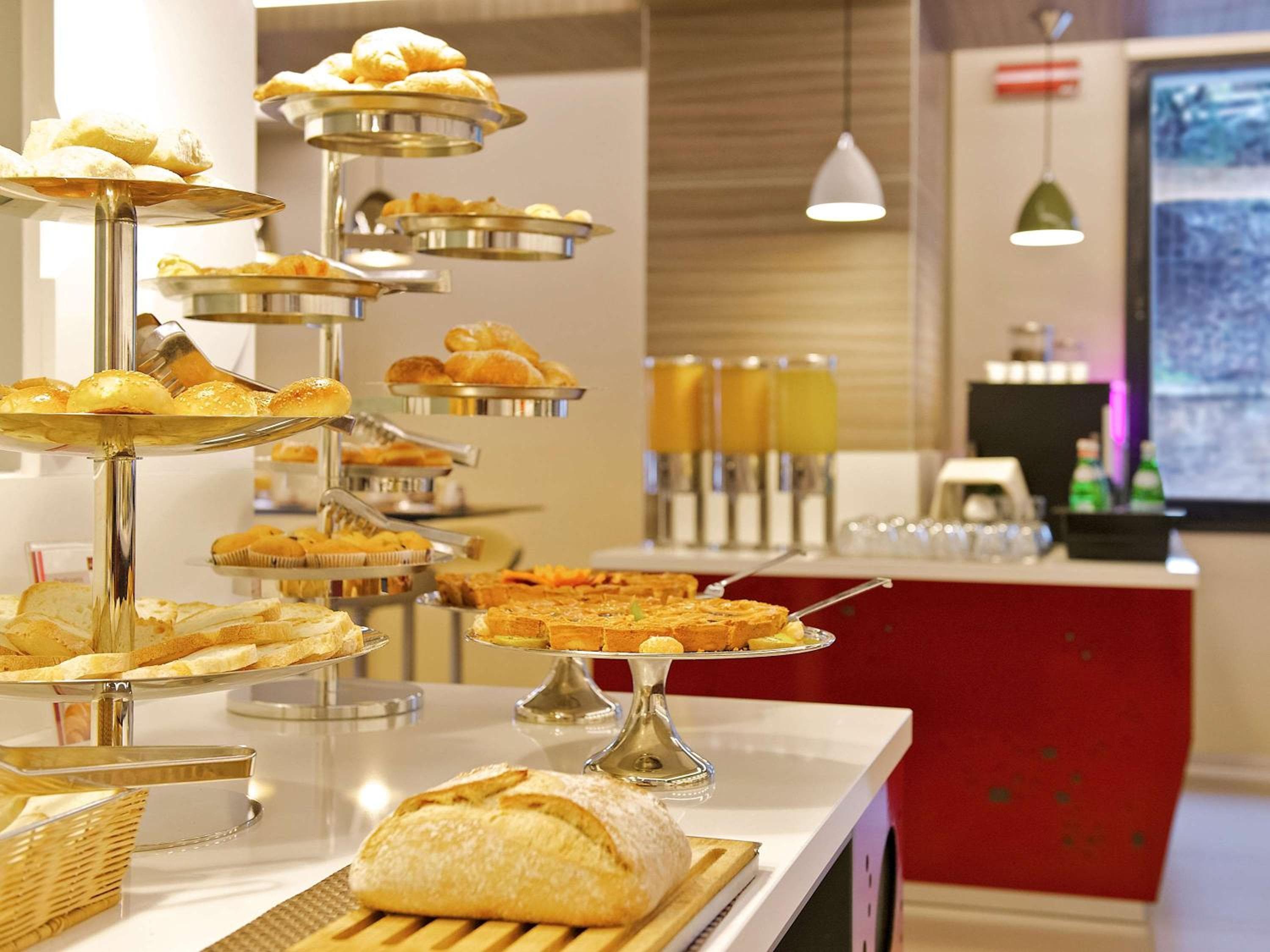 Mercure Roma Centro Colosseo — 16