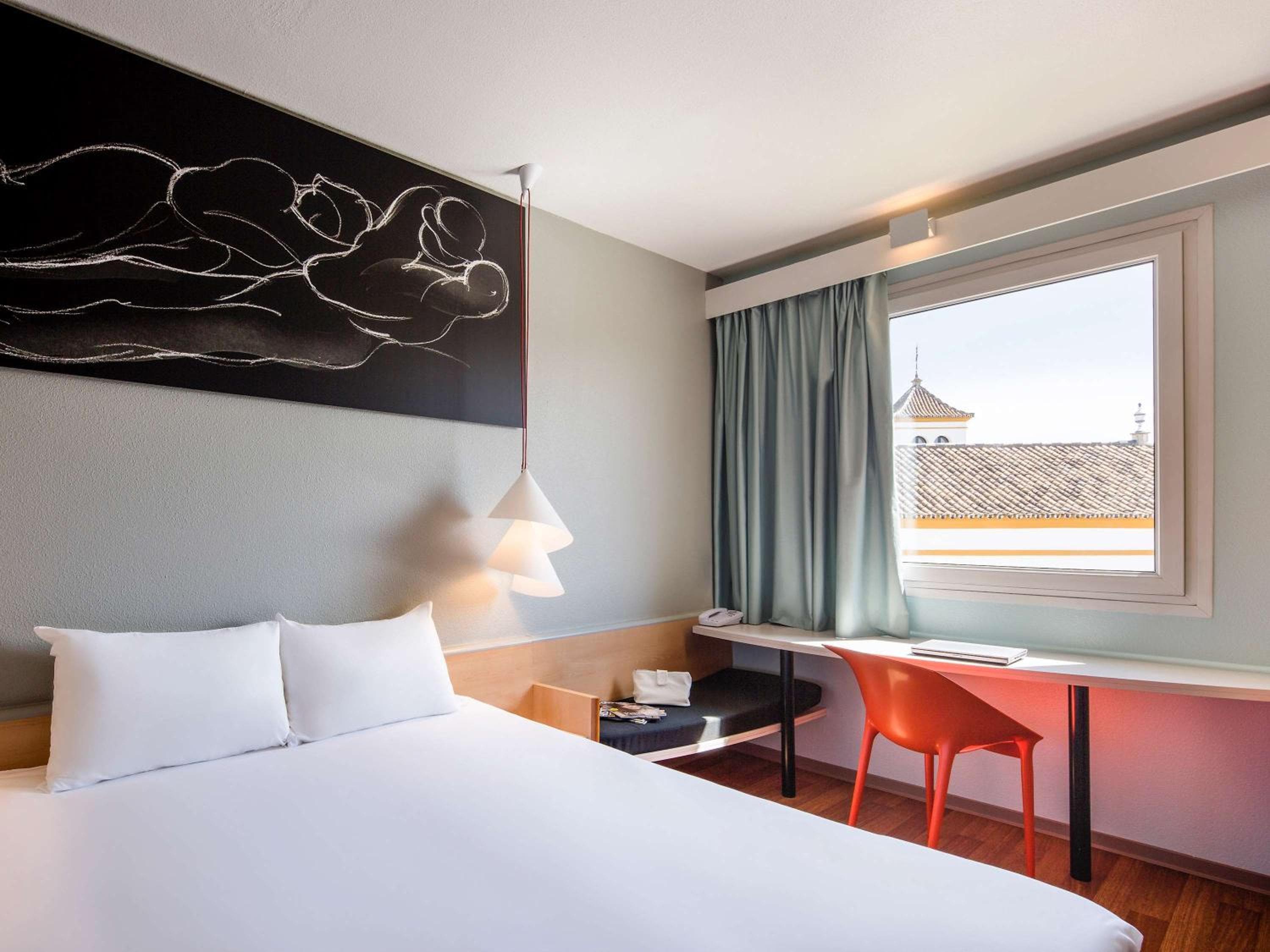 Ibis Sevilla — 1