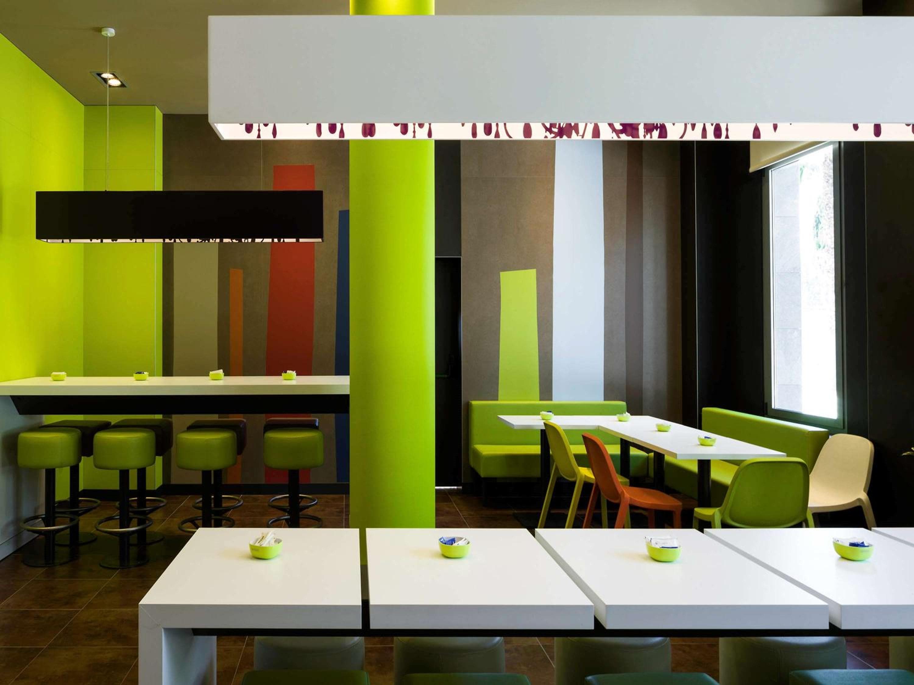 Ibis Budget Sevilla Aeropuerto — 13