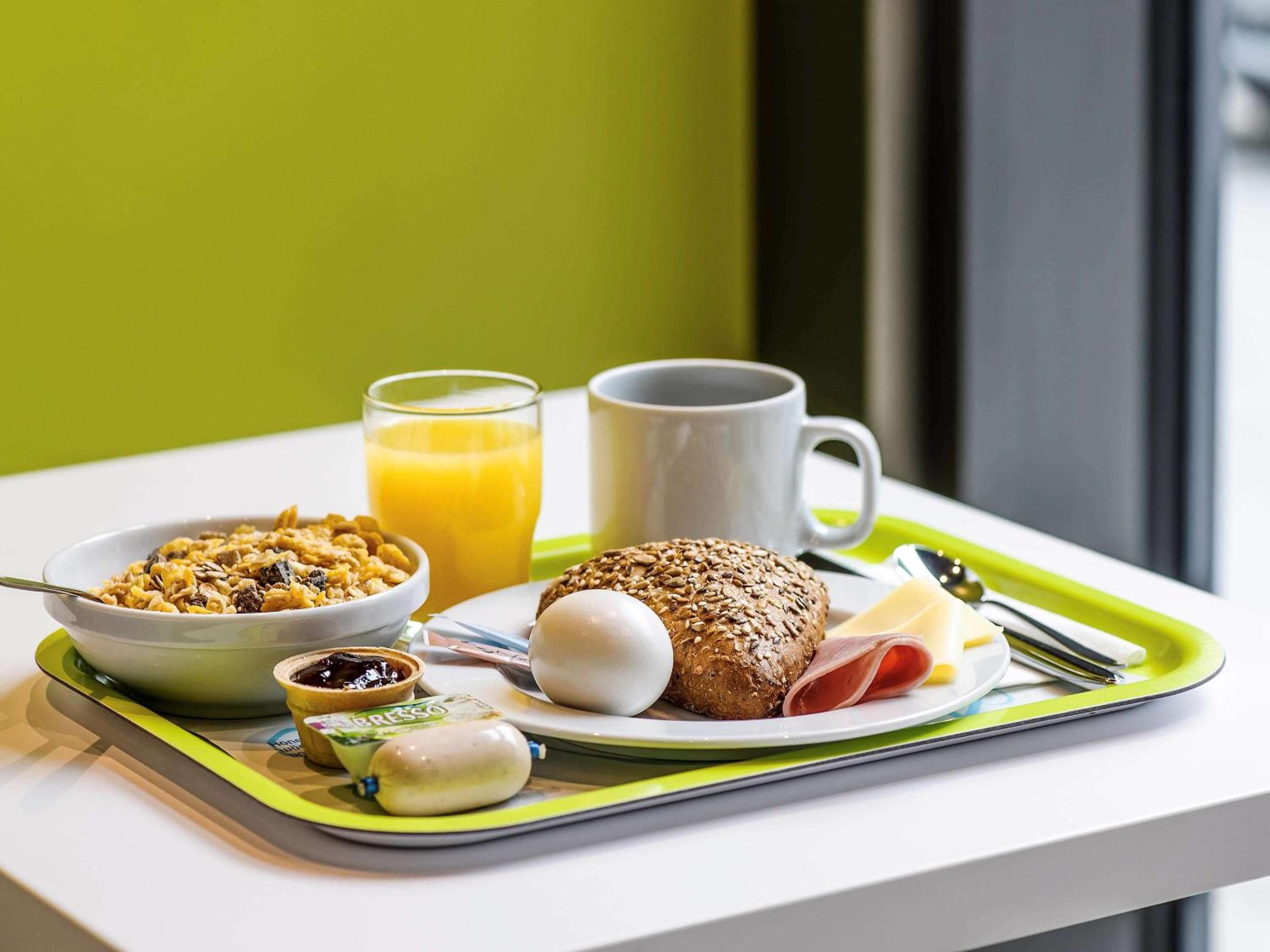 Ibis Budget Sevilla Aeropuerto — 23