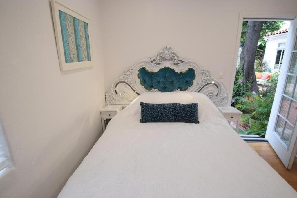 Beverly Hills Celebrity Home — 5