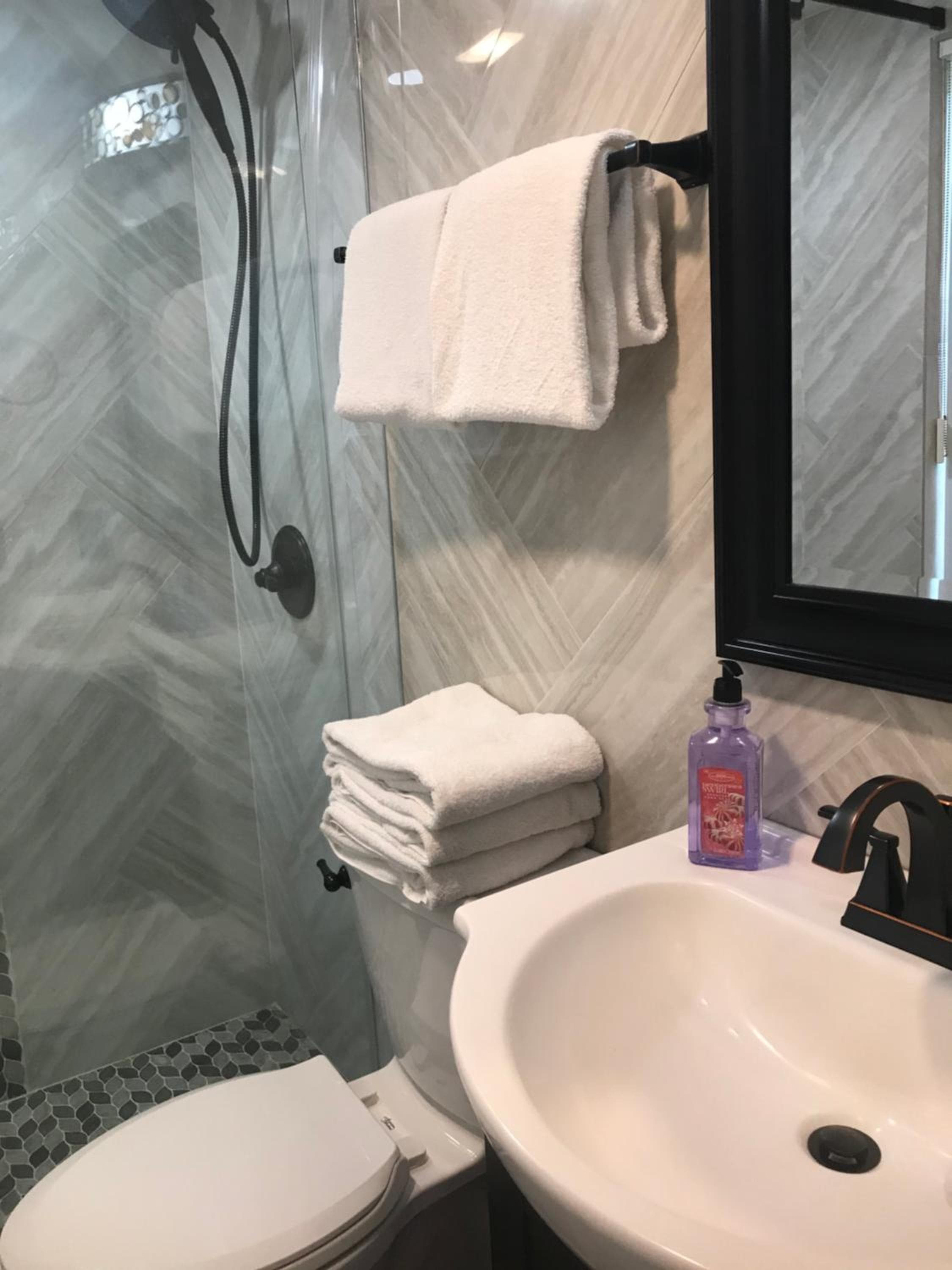 Oceanview on SAND located in Ocean Manor Resort Fort Lauderdale Beach 2 bed 2 bath spacious corner unit partial ocean view — 11