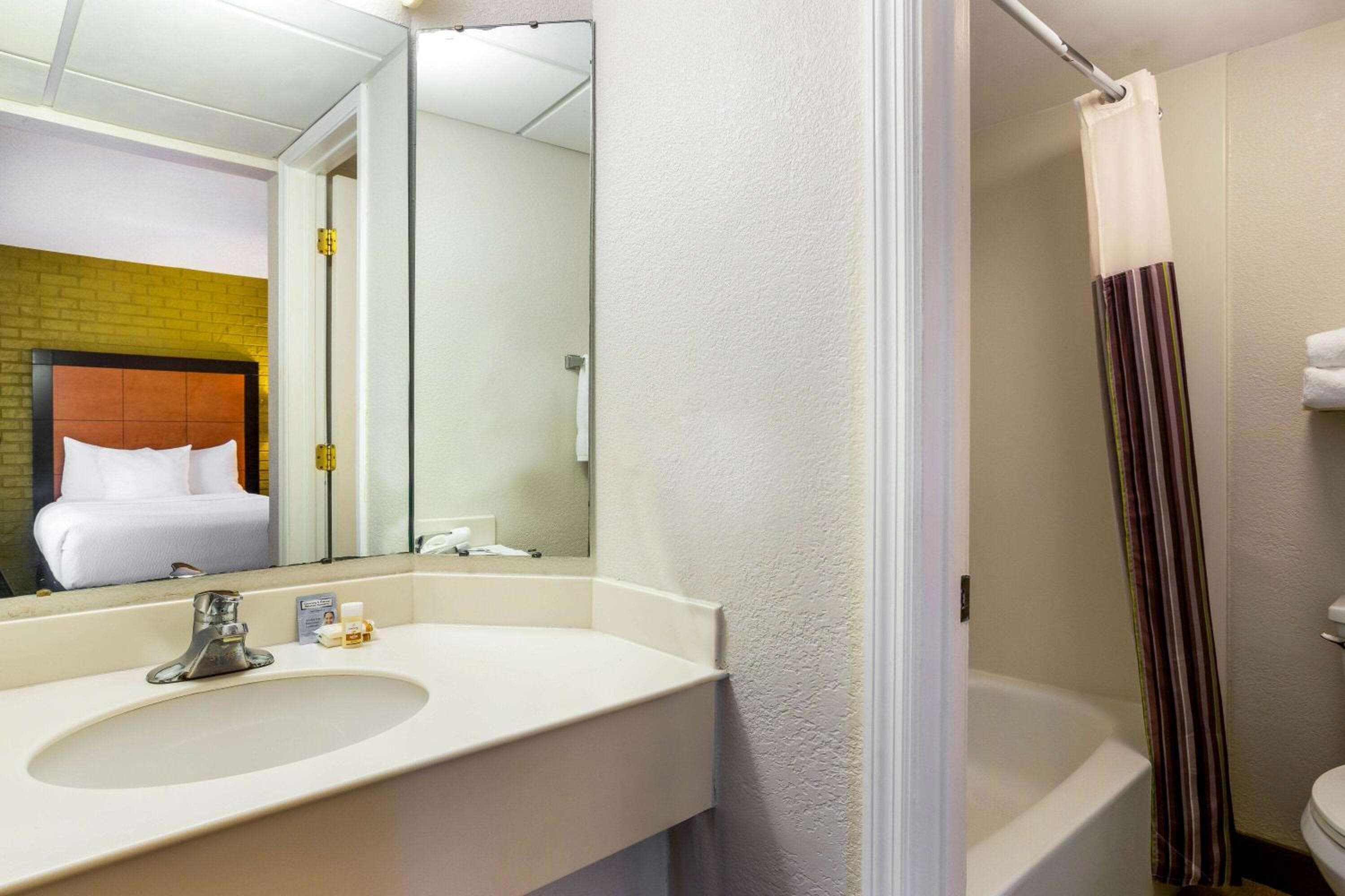 La Quinta Inn Tampa Airport Stadium Westshore — 4