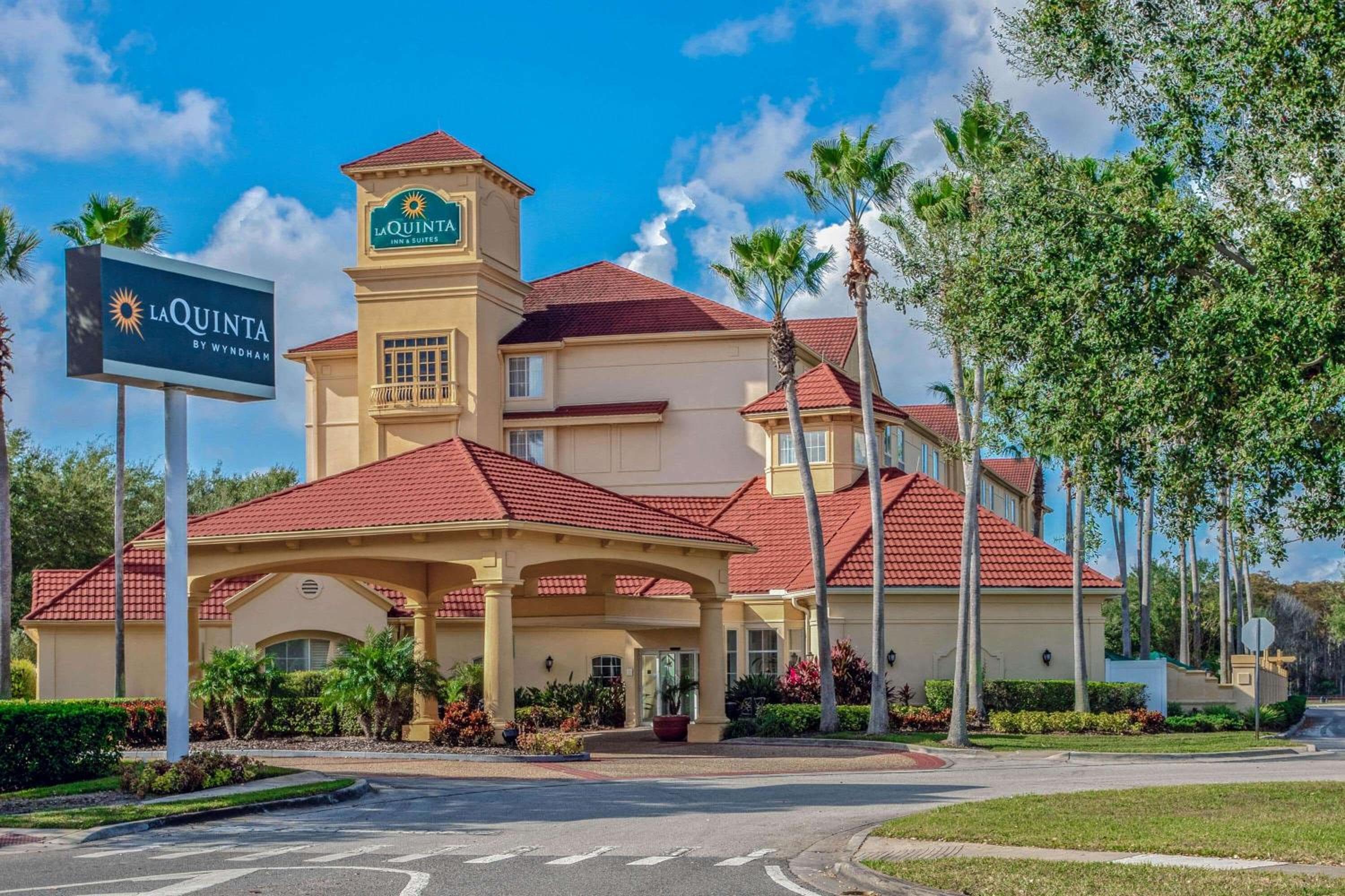 La Quinta by Wyndham Orlando Airport - On Property Food Trucks & Free Airport Shuttle! — 1