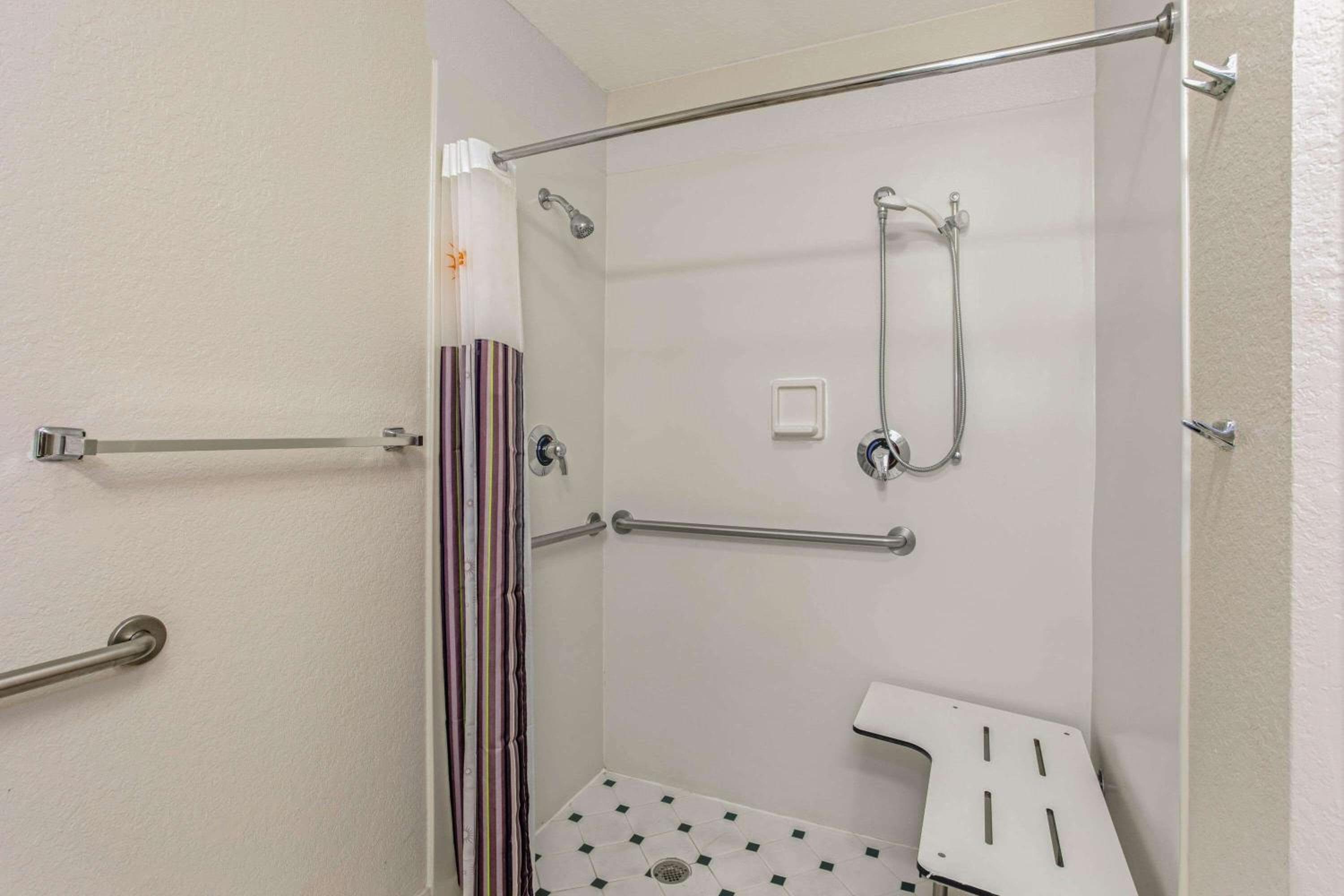 La Quinta by Wyndham Orlando Airport - On Property Food Trucks & Free Airport Shuttle! — 14