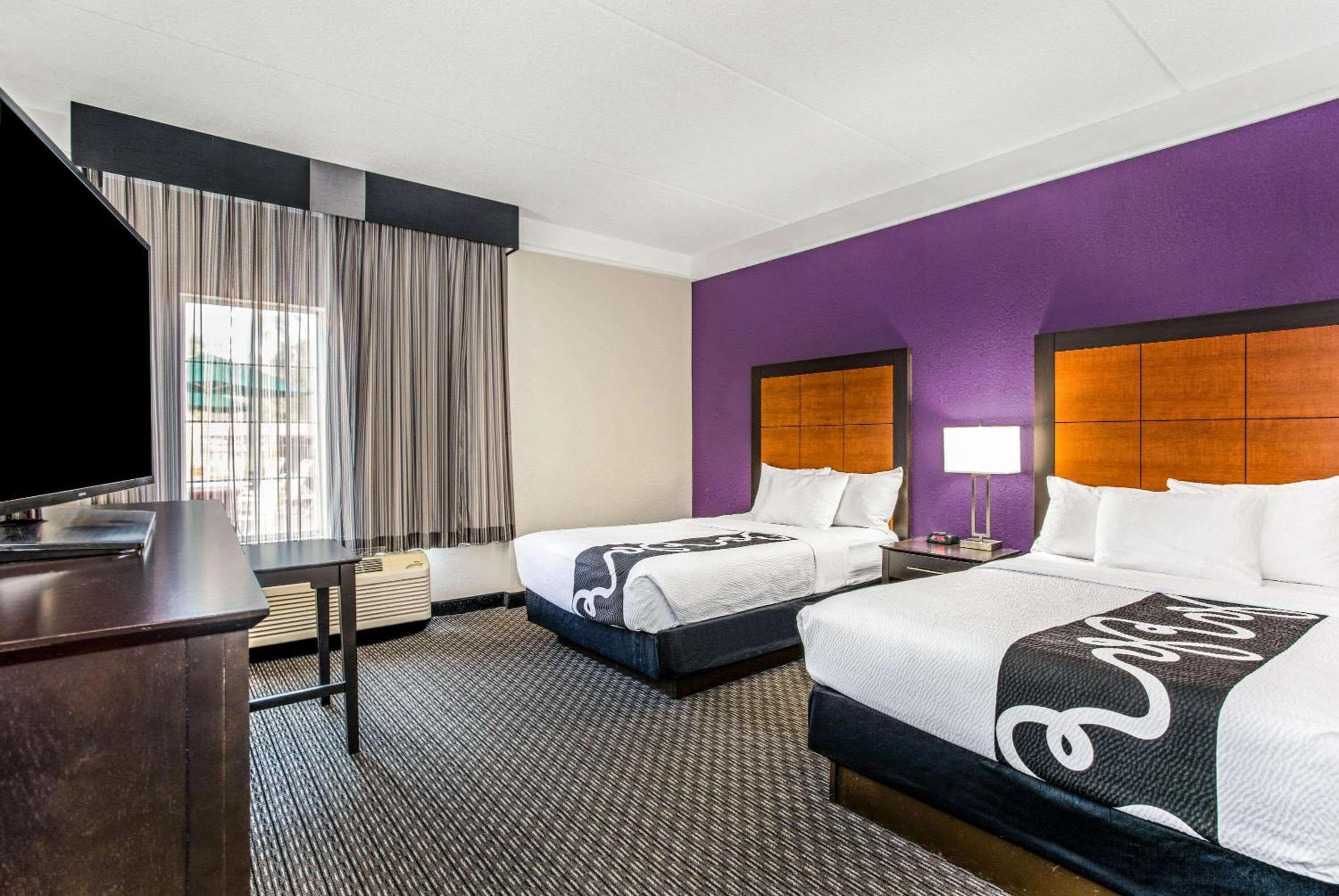 La Quinta by Wyndham Orlando Airport - On Property Food Trucks & Free Airport Shuttle! — 24