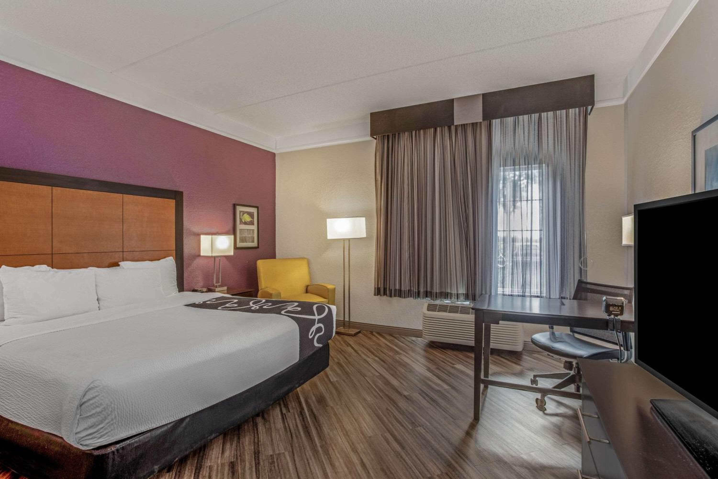 La Quinta by Wyndham Orlando Airport - On Property Food Trucks & Free Airport Shuttle! — 18