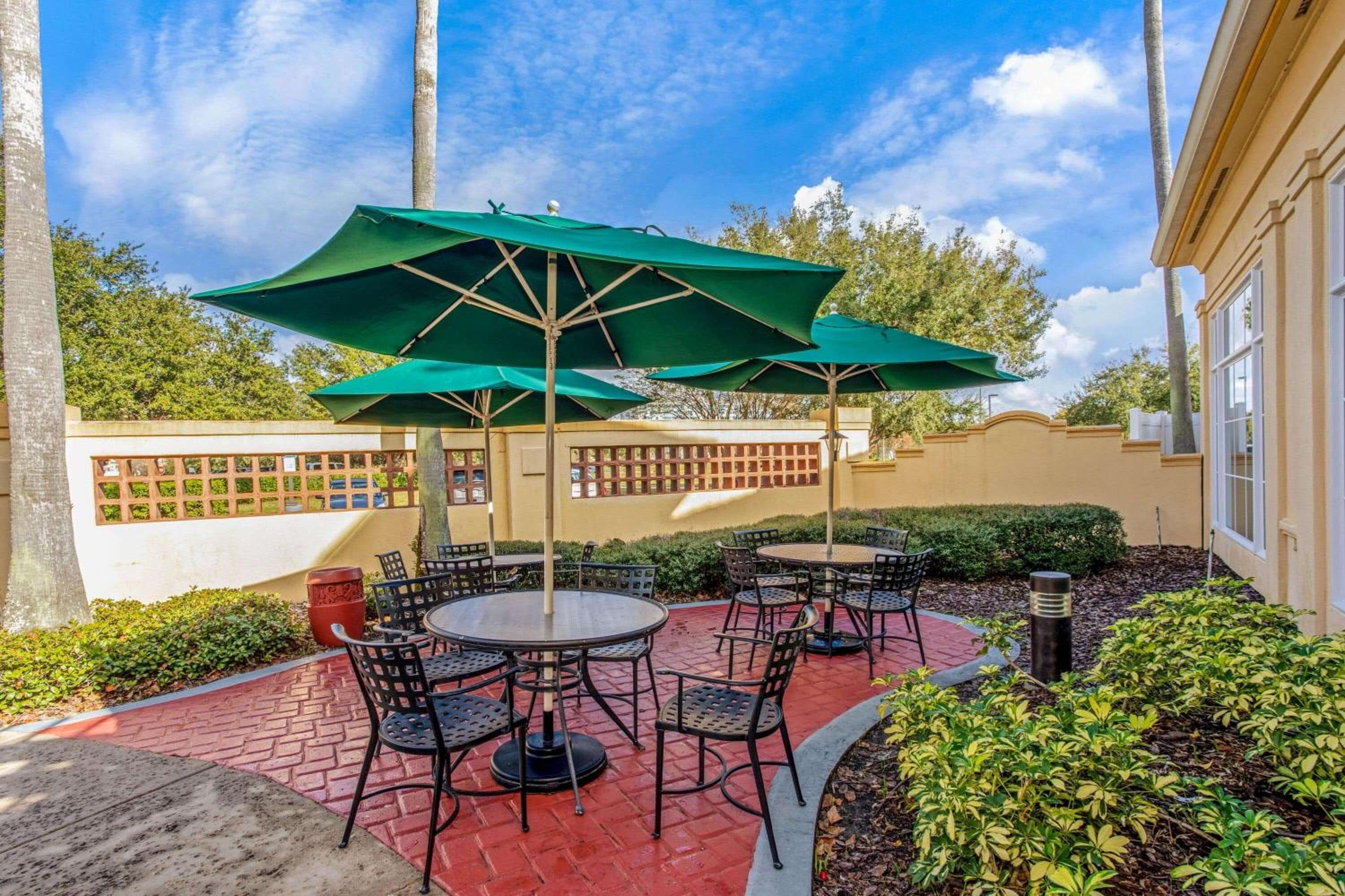 La Quinta by Wyndham Orlando Airport - On Property Food Trucks & Free Airport Shuttle! — 3