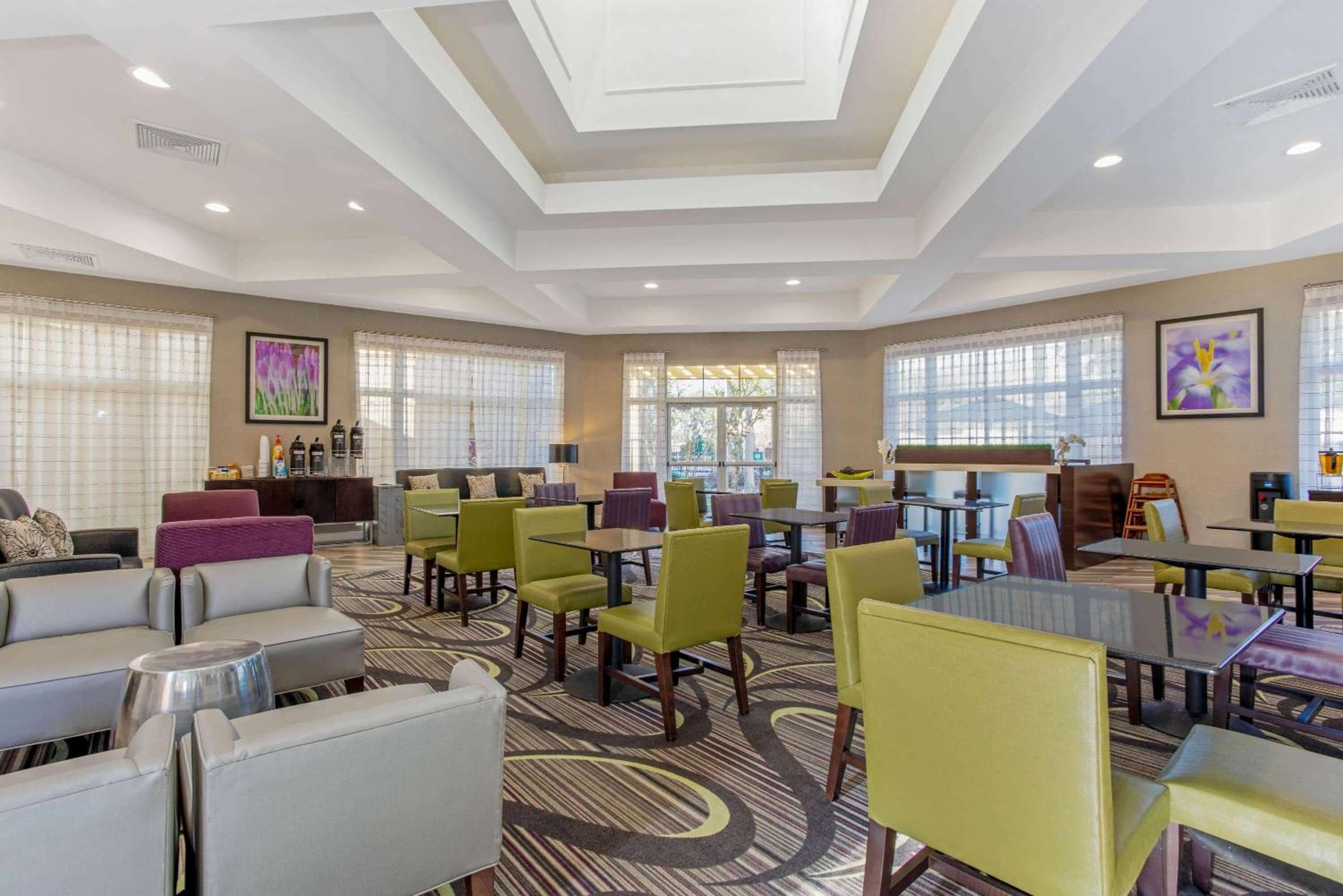 La Quinta by Wyndham Orlando Airport - On Property Food Trucks & Free Airport Shuttle! — 4