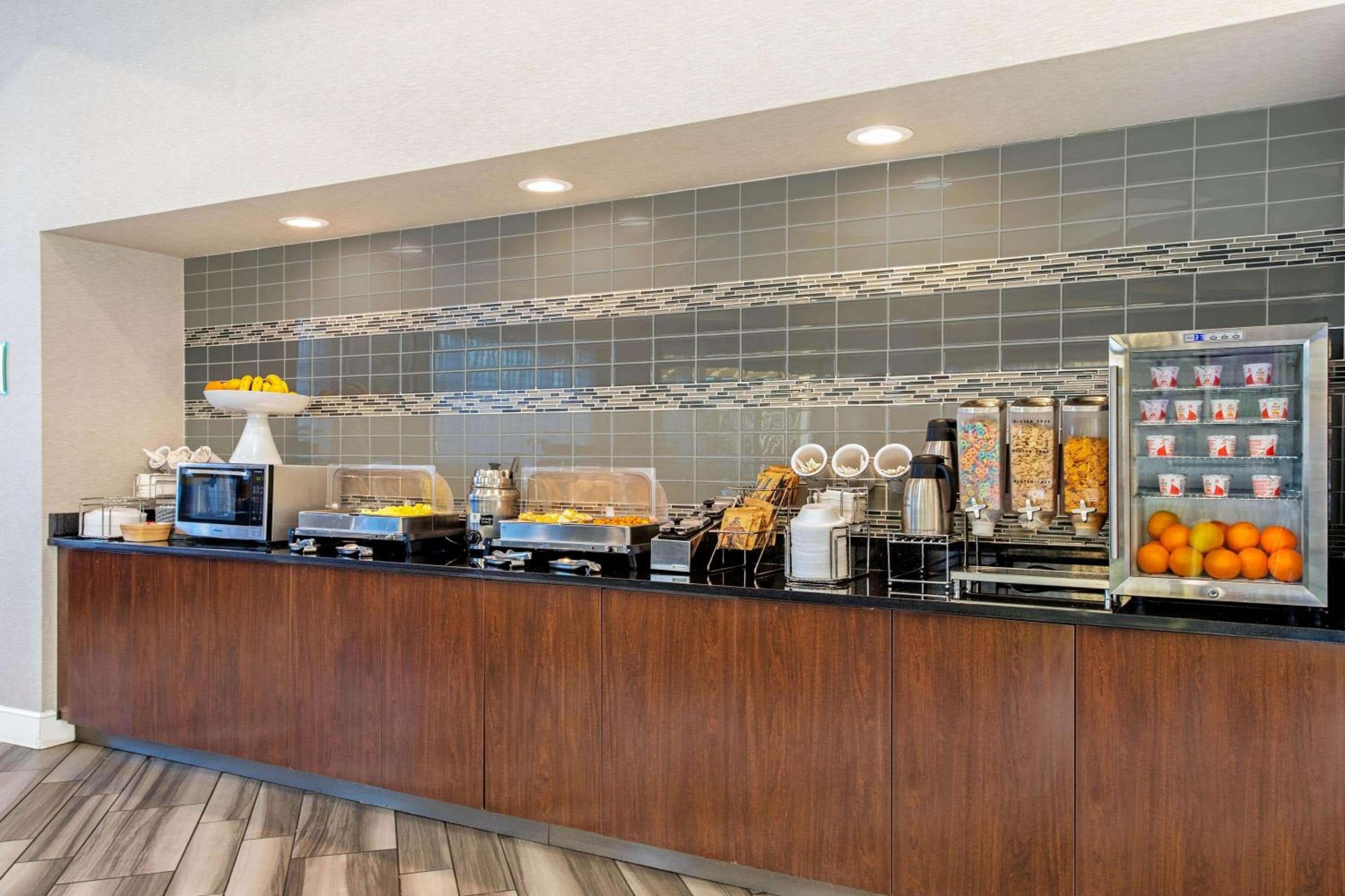 La Quinta by Wyndham Orlando Airport - On Property Food Trucks & Free Airport Shuttle! — 5