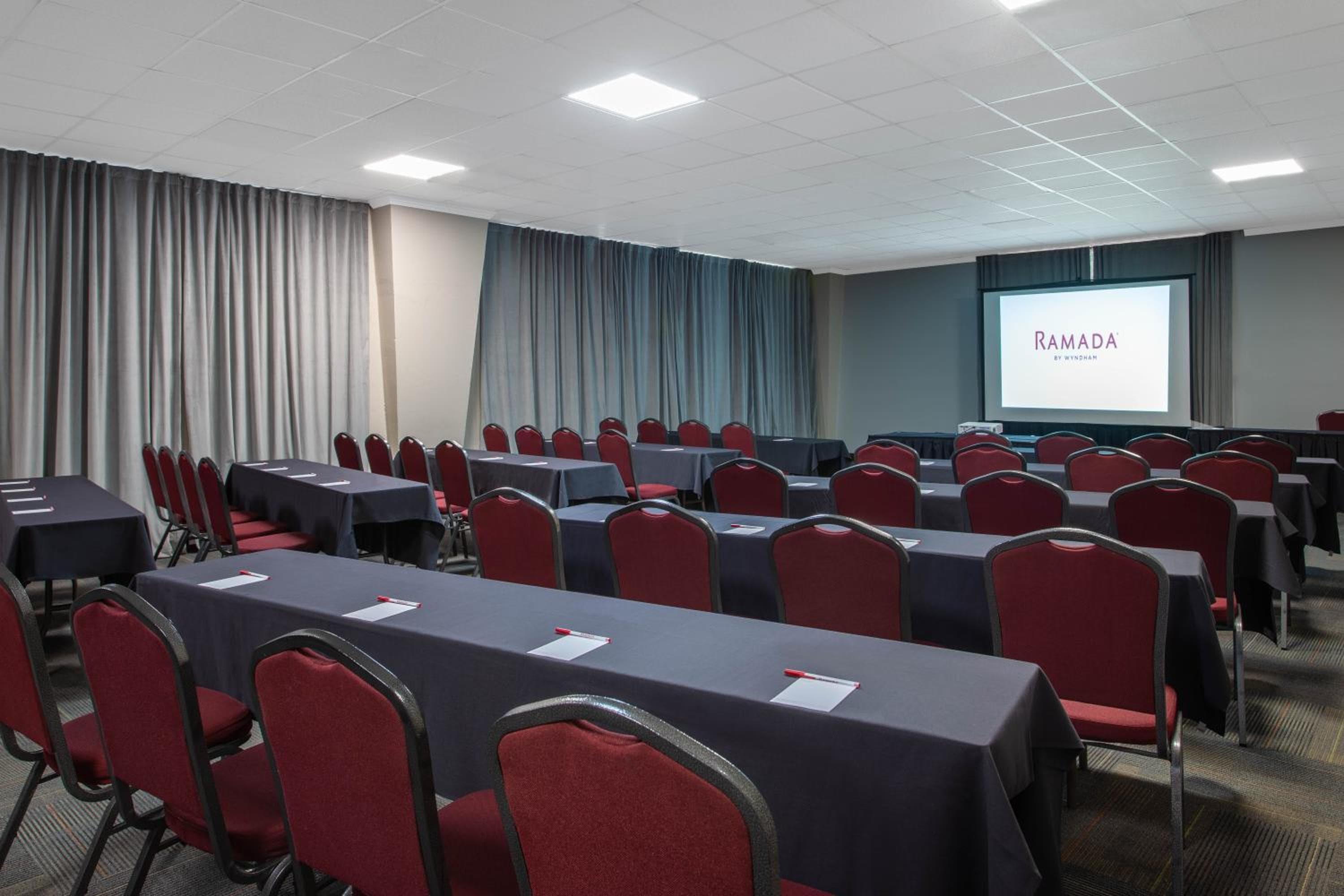Ramada by Wyndham Tampa Westshore Aeroporto Sud — 20