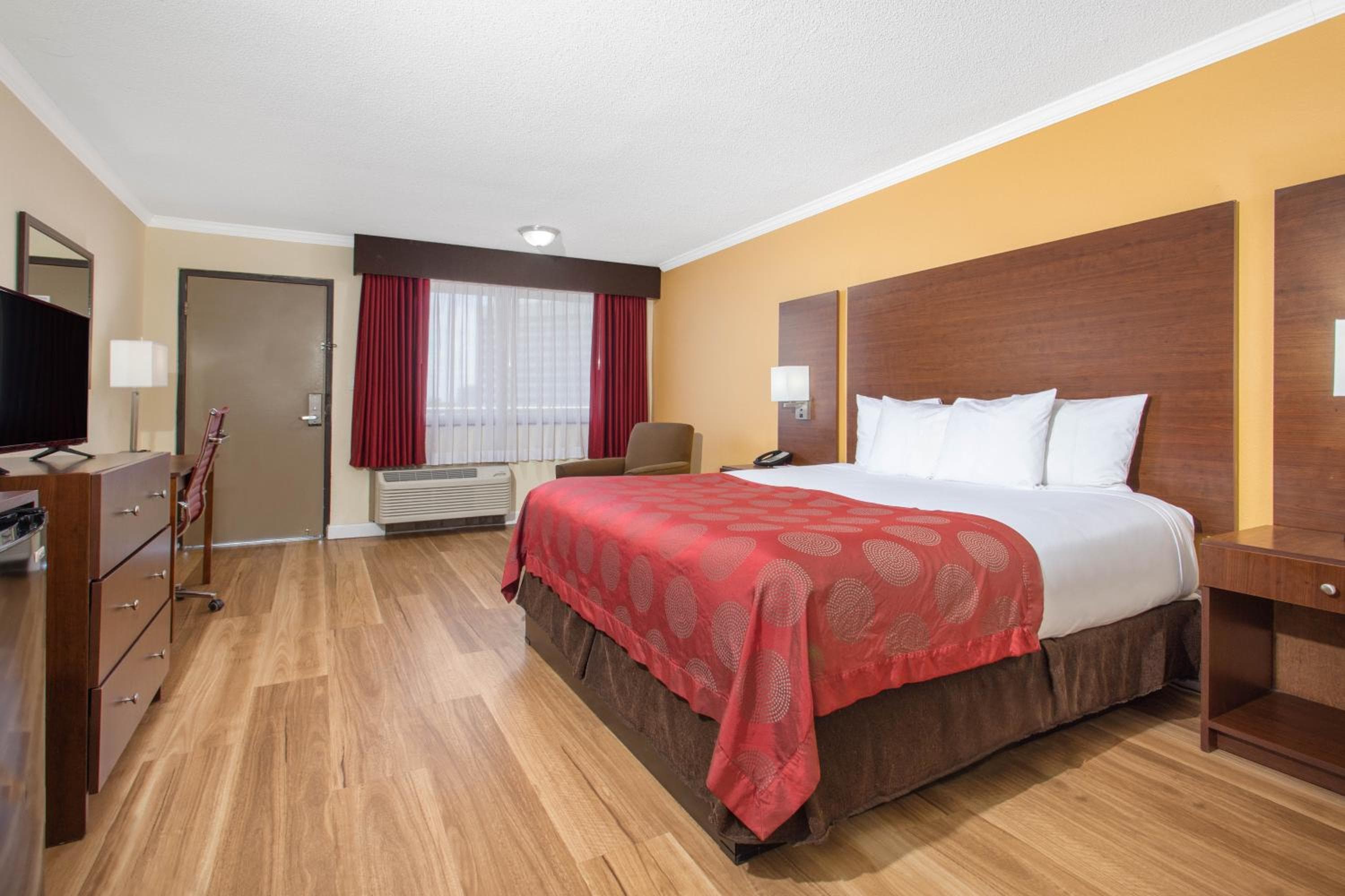 Ramada by Wyndham Tampa Westshore Aeroporto Sud — 13